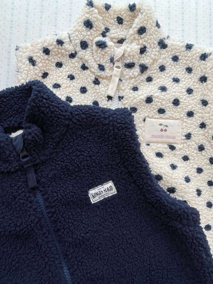 Konges Sløjd Jody Teddy Vest Dot Lumiere flat lay
