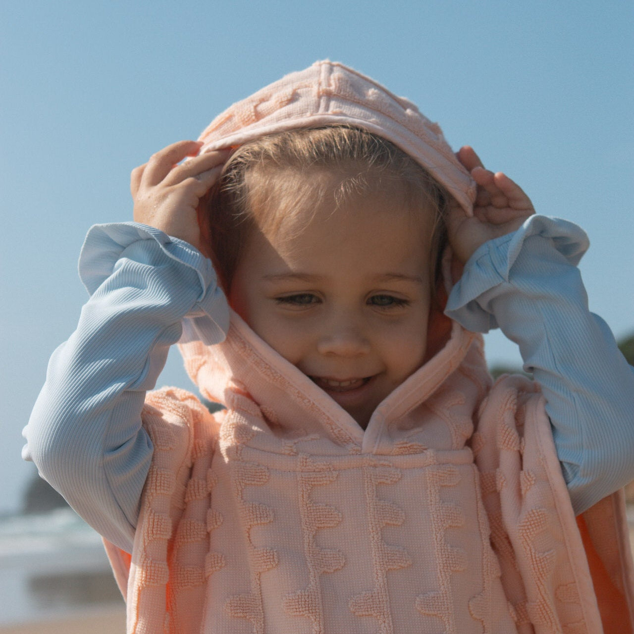 GROWN TERRY TOWELLING FLOW PONCHO: PEACHY