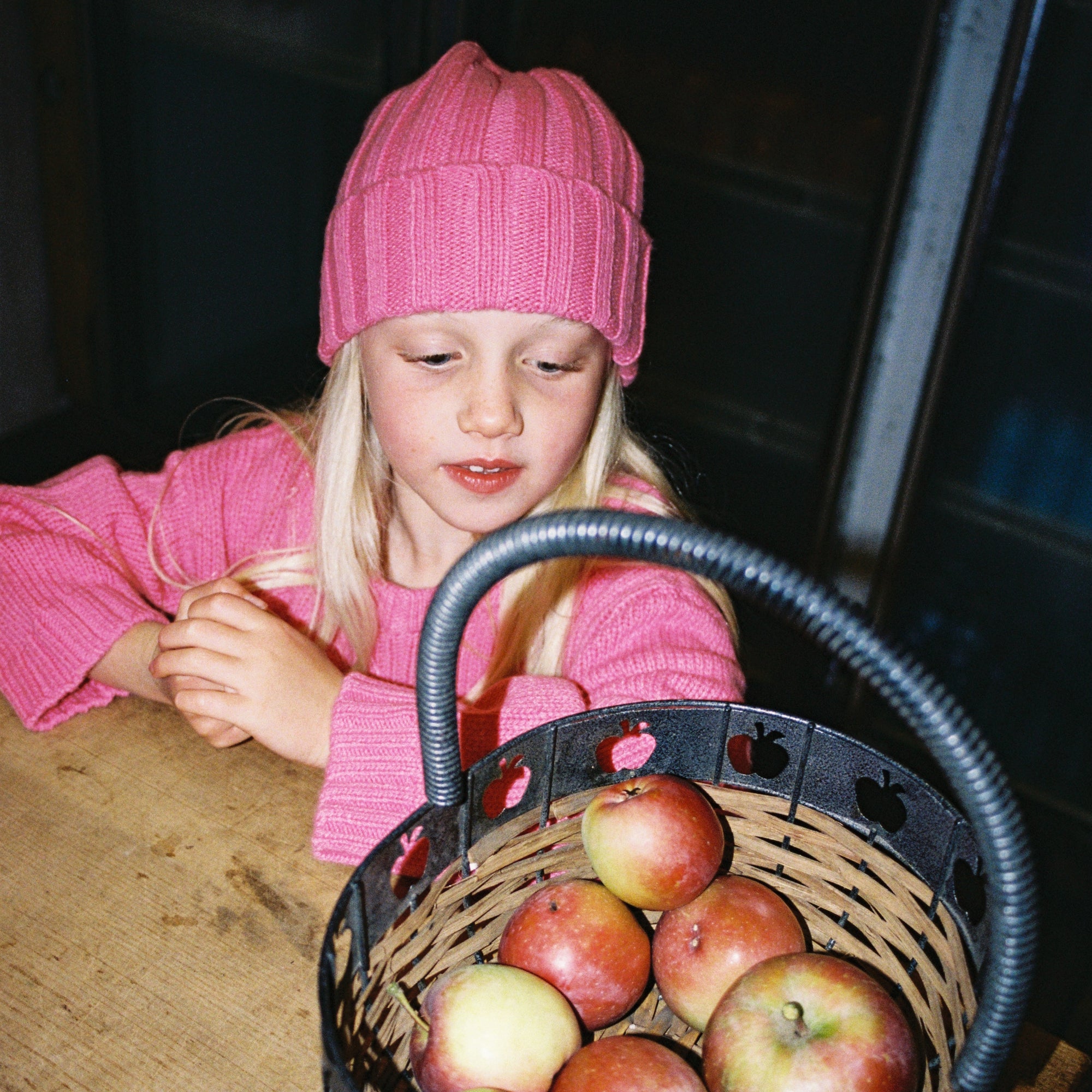 GROWN MERINO BLEND RIB KNIT BEANIE: RASPBERRY