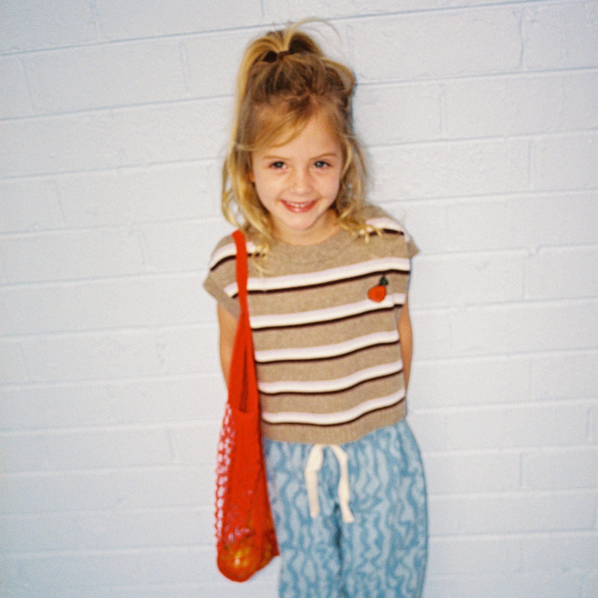 GROWN ORGANIC STRIPE APPLE KNIT VEST: OATMILK
