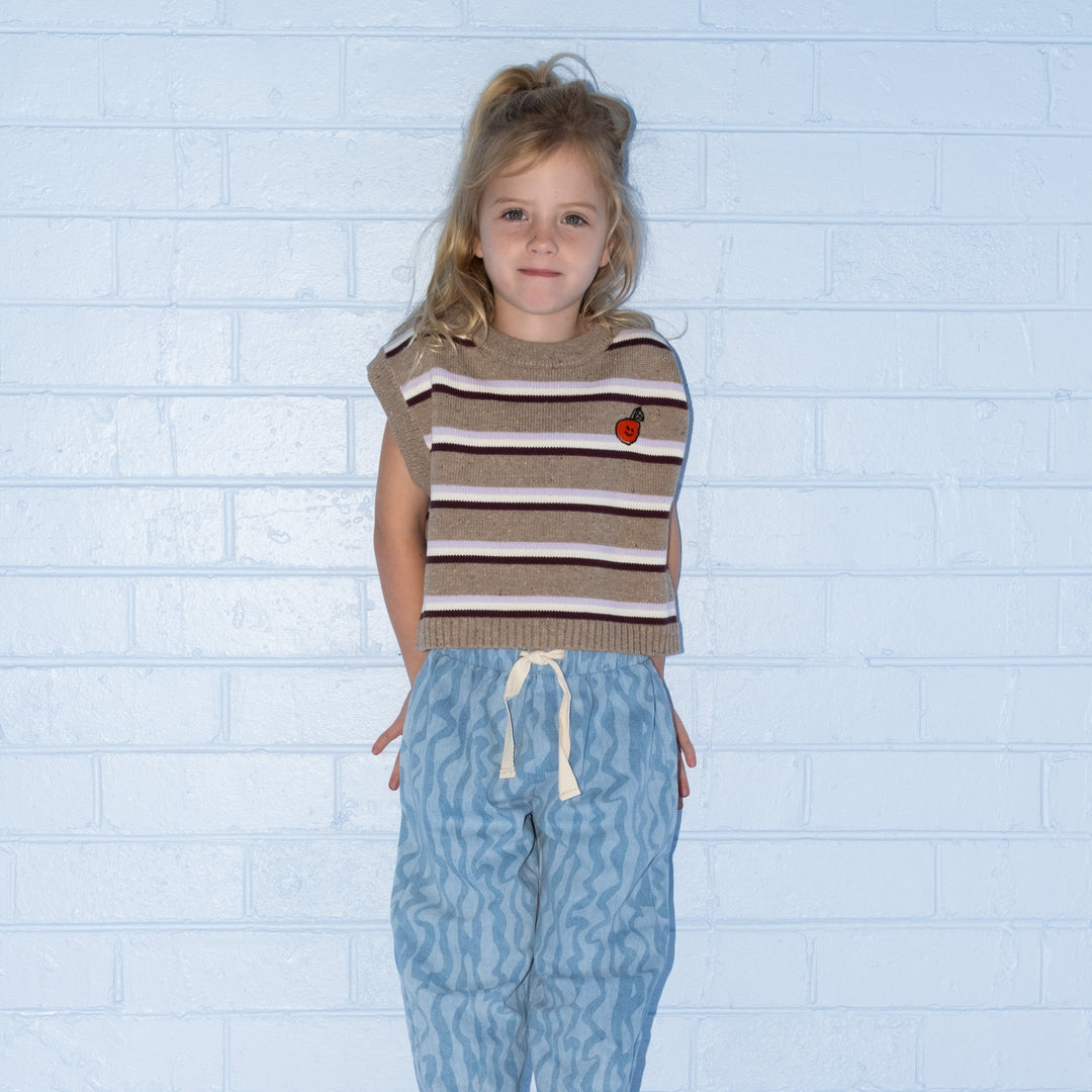 GROWN ORGANIC STRIPE APPLE KNIT VEST: OATMILK