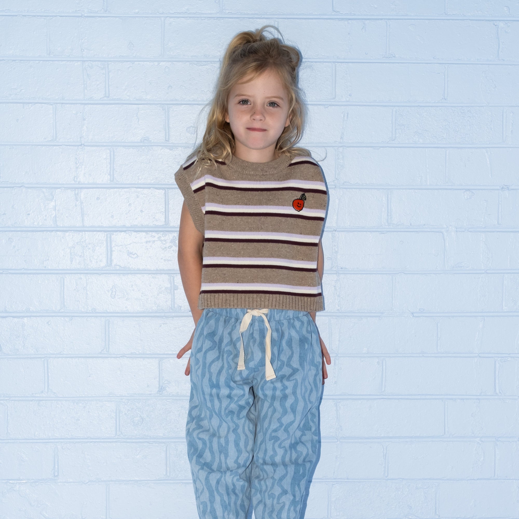 GROWN ORGANIC STRIPE APPLE KNIT VEST: OATMILK