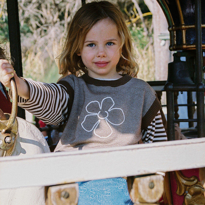 GROWN ORGANIC FIELDS EMBROIDERY KNIT VEST: ESPRESSO