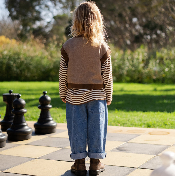 GROWN ORGANIC FIELDS EMBROIDERY KNIT VEST: ESPRESSO