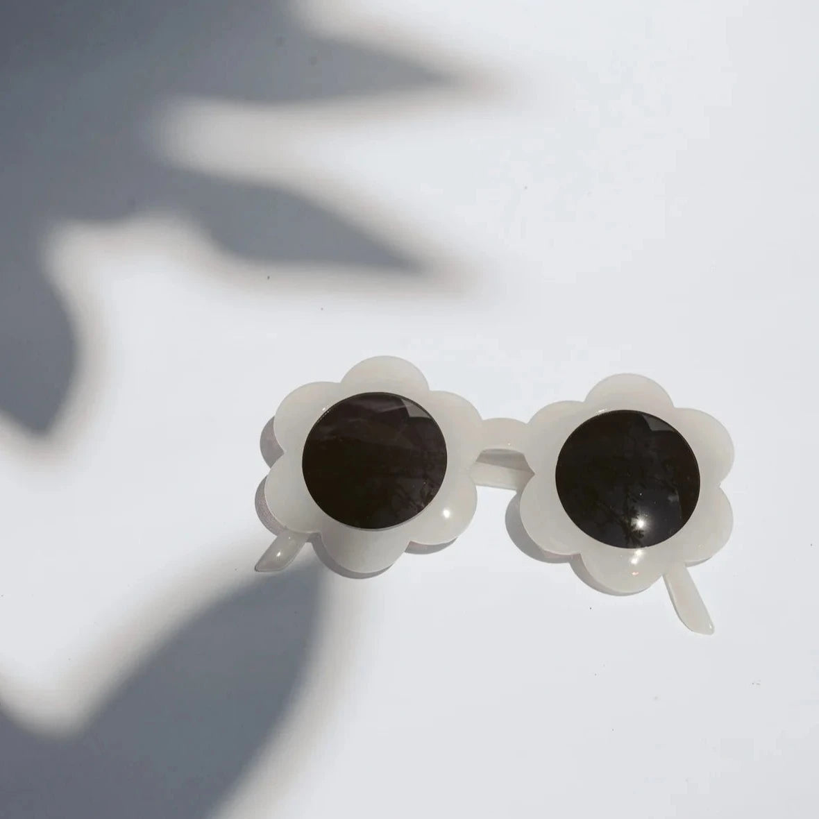 HIBISCUS THE LABEL THE DAISY KIDS SUNGLASSES: WHITE