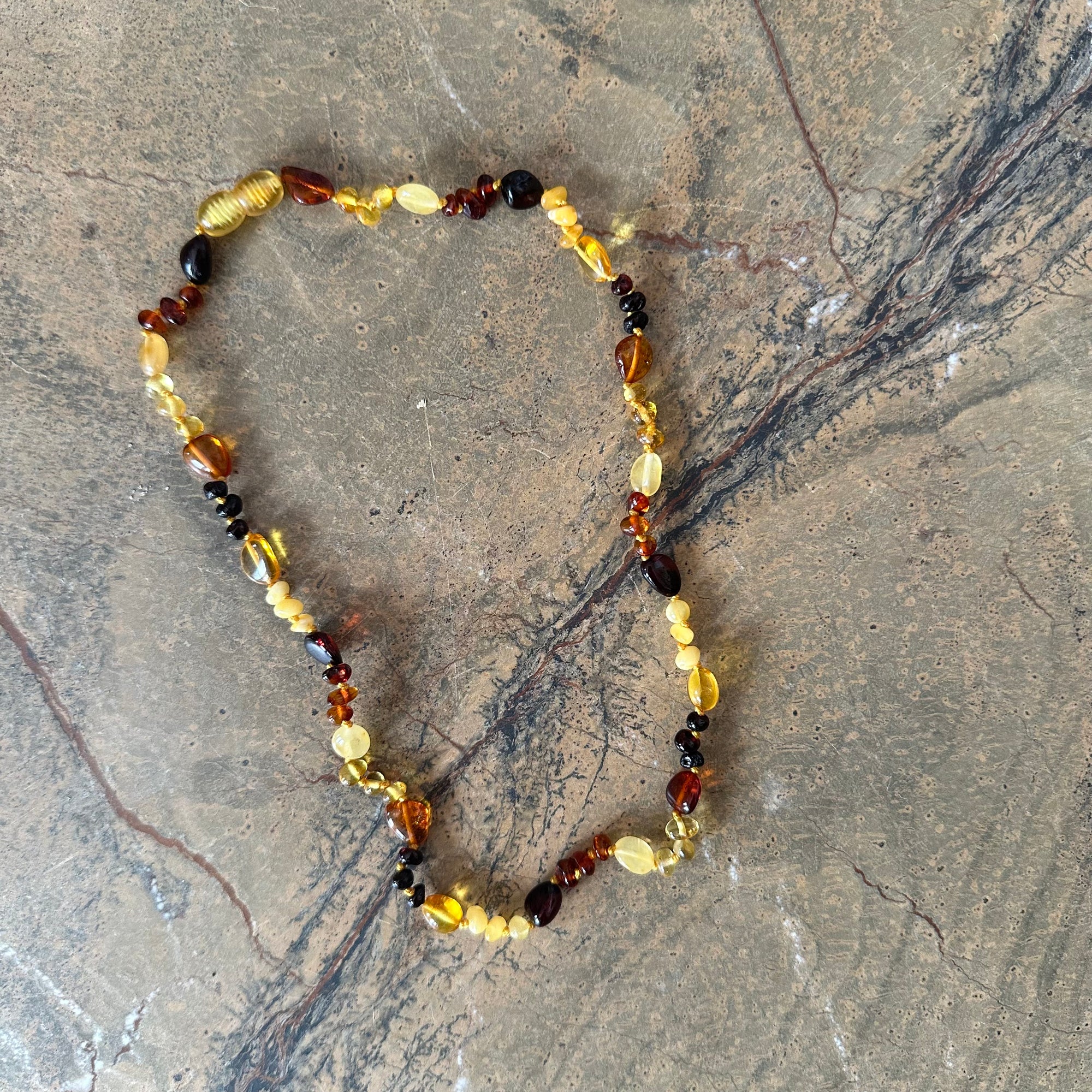 AMBER NECKLACE: DAISY