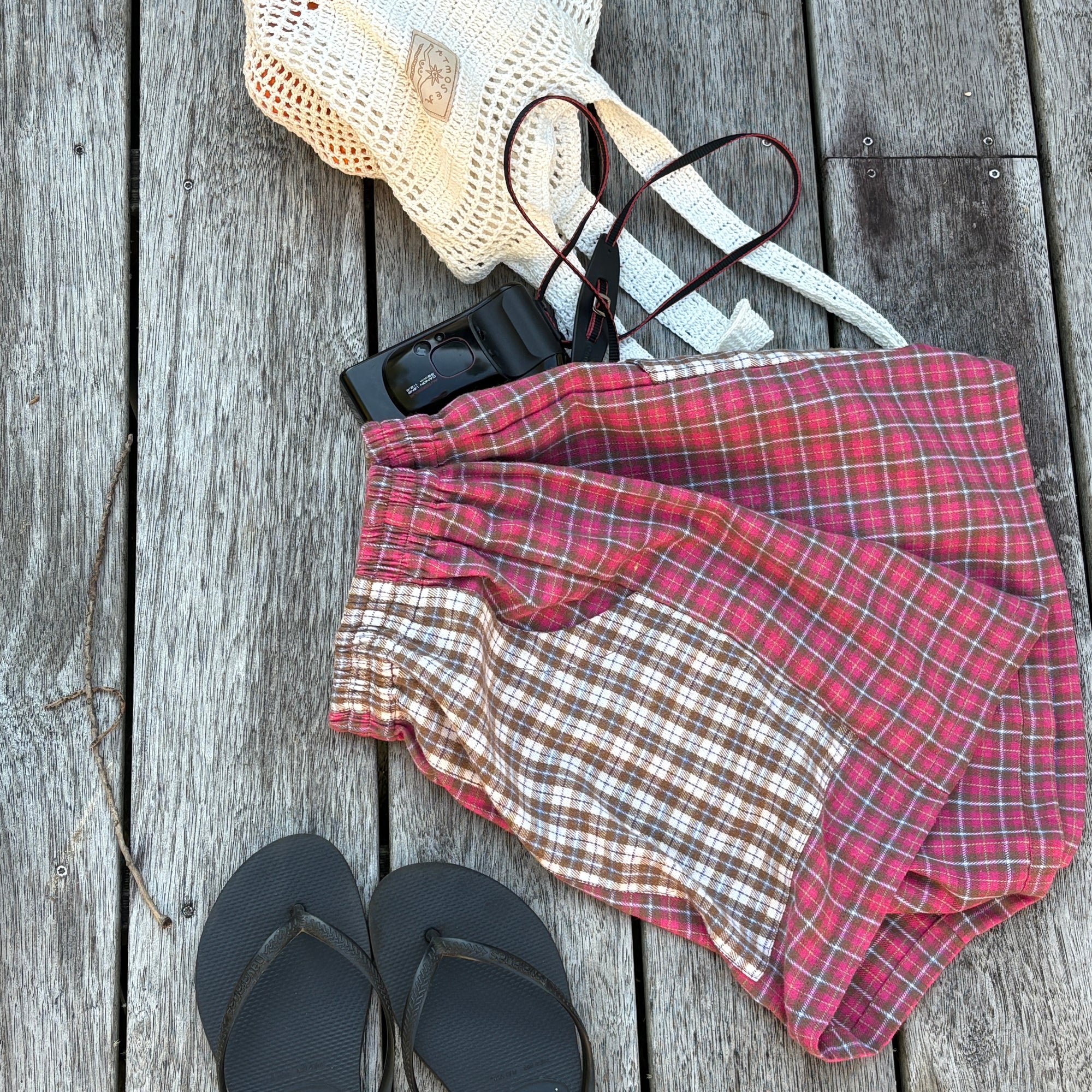 ATMOSEA FLANNEL PLAY SHORTS: STRAWBERRY MILK