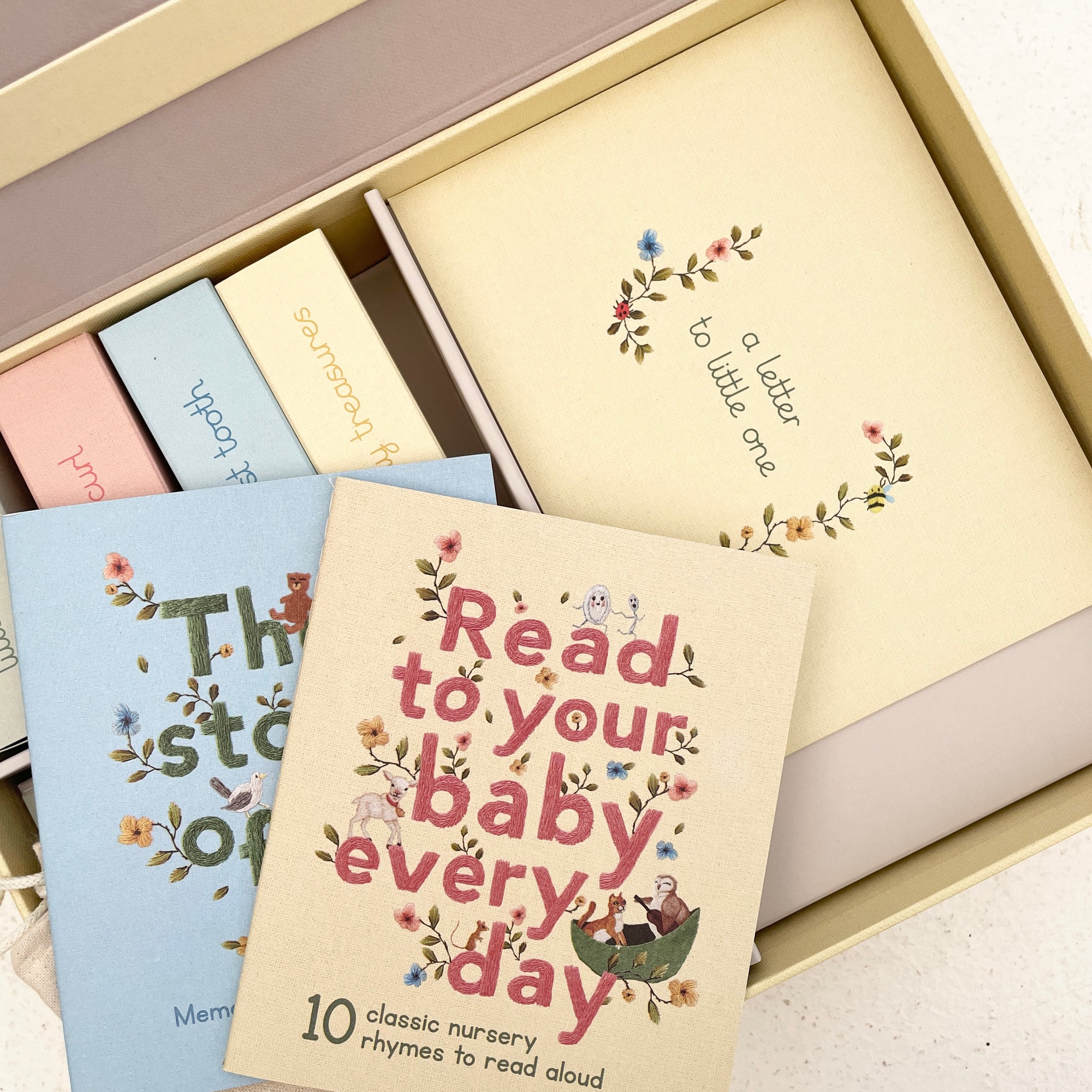 BABY MEMORY BOX: A SPECIAL PLACE FOR PRECIOUS KEEPSAKES