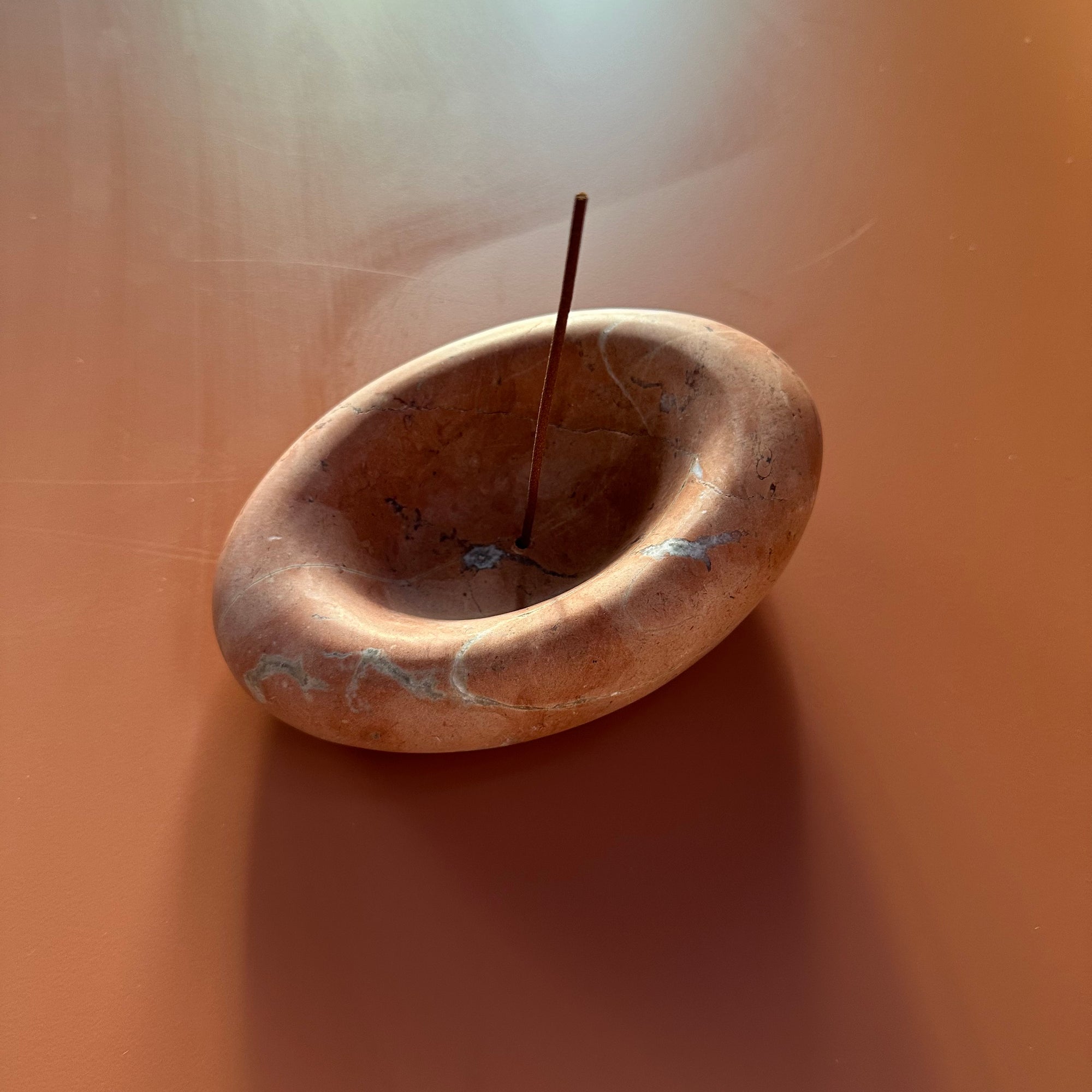 COTHEORY ECLIPSE SCULPTED INCENSE HOLDER BOWL: ROSSO ALICANTE