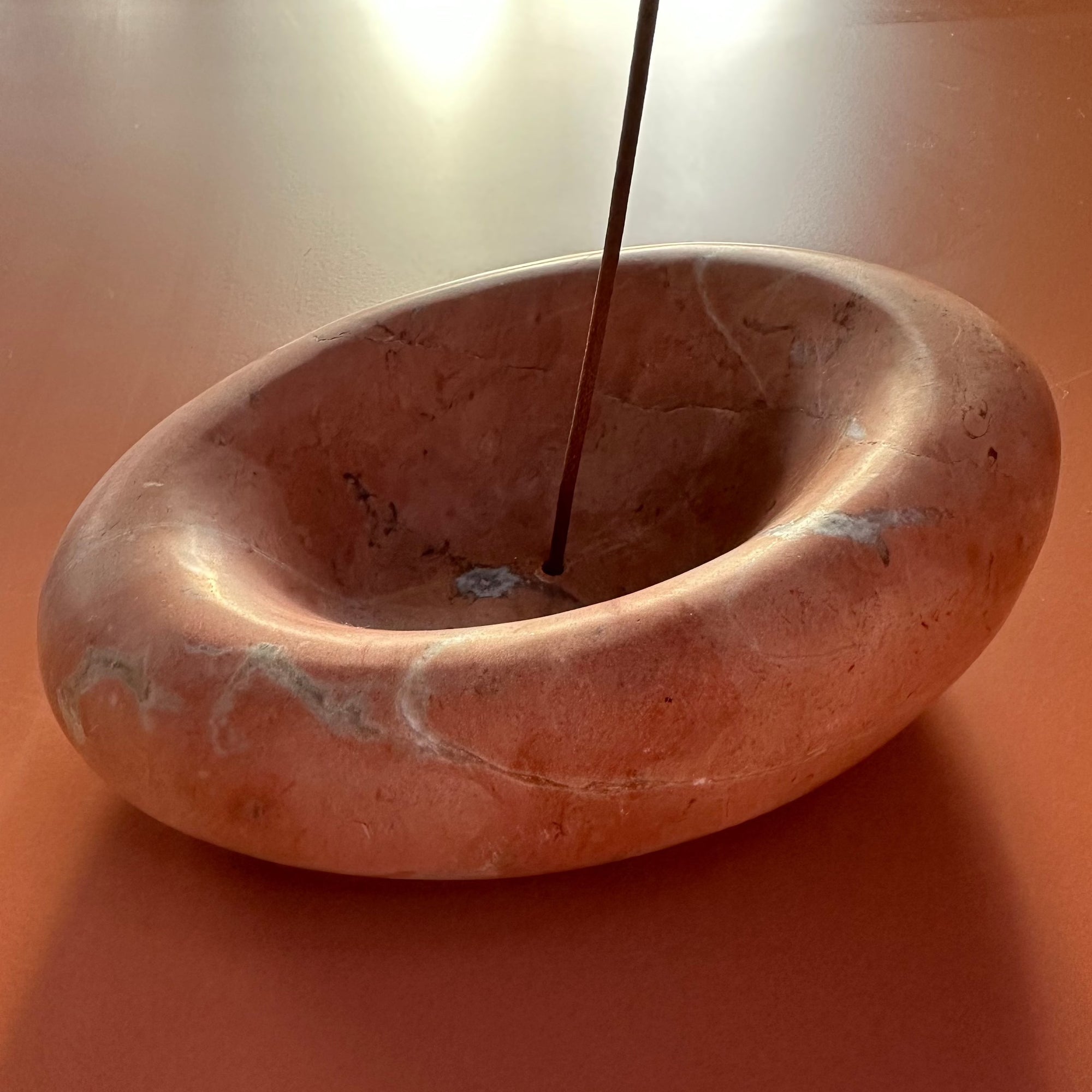 COTHEORY ECLIPSE SCULPTED INCENSE HOLDER BOWL: ROSSO ALICANTE