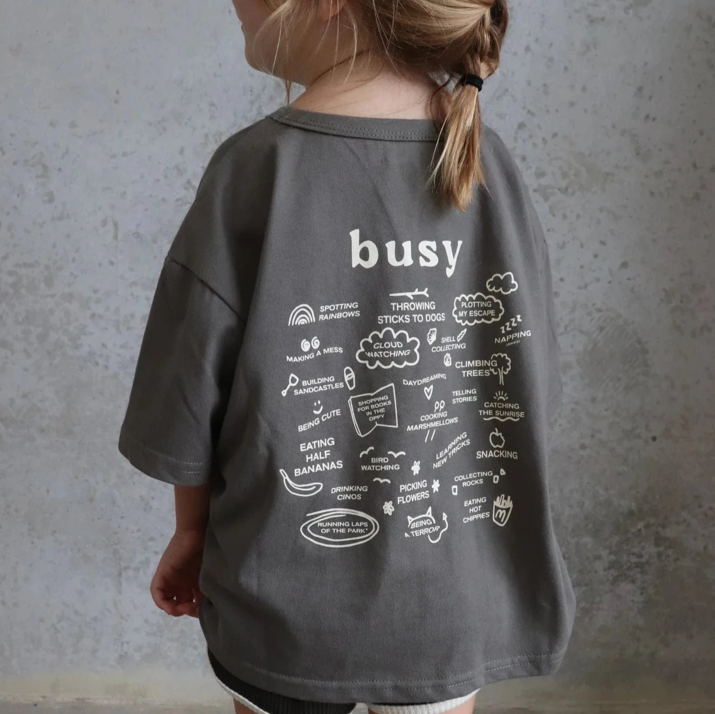 LENN LABEL BUSY TEE: CHARCOAL