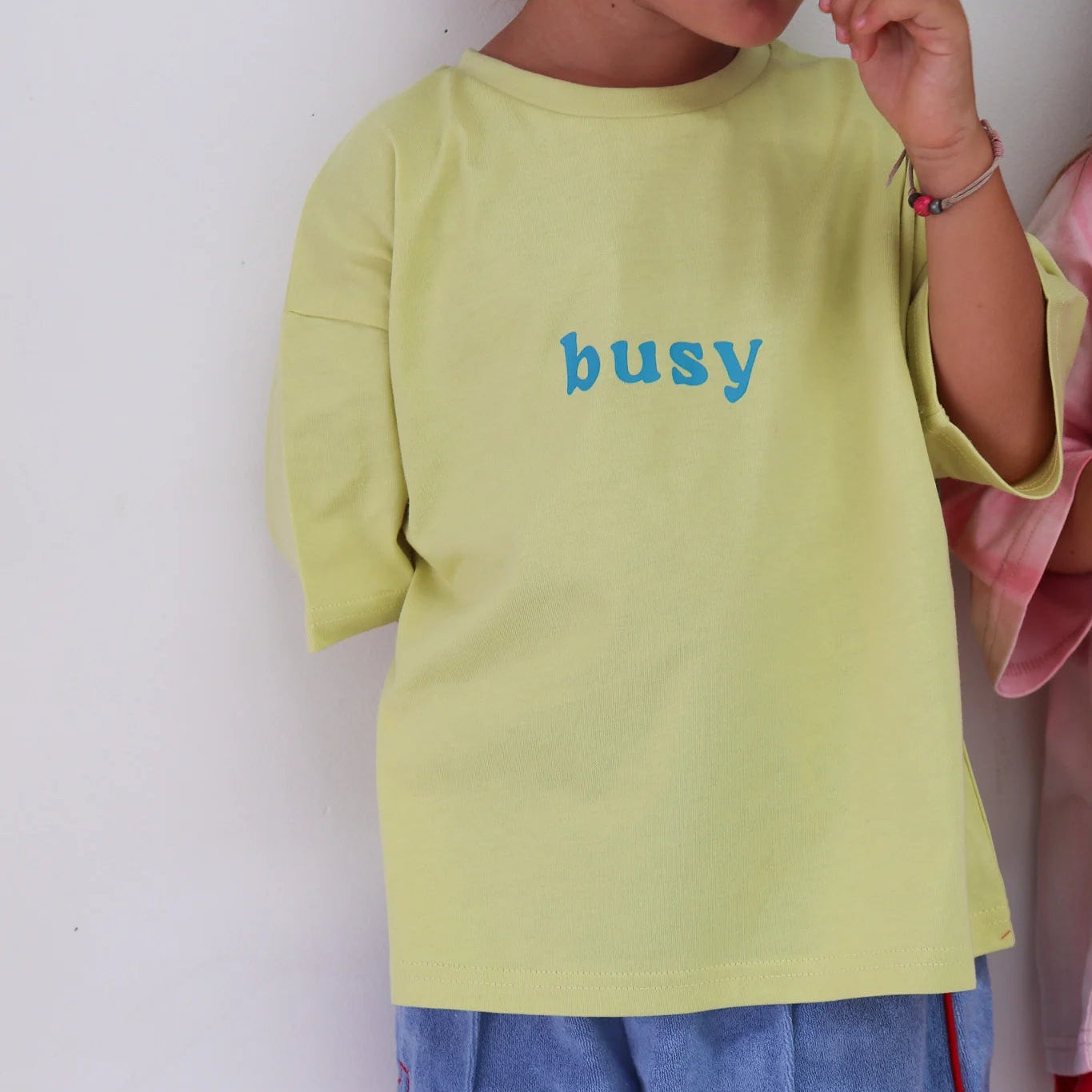 LENN LABEL BUSY TEE: LIME