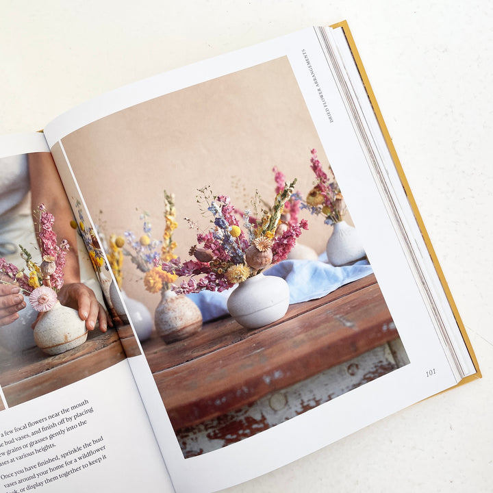 DESIGNING WITH DRIED FLOWERS