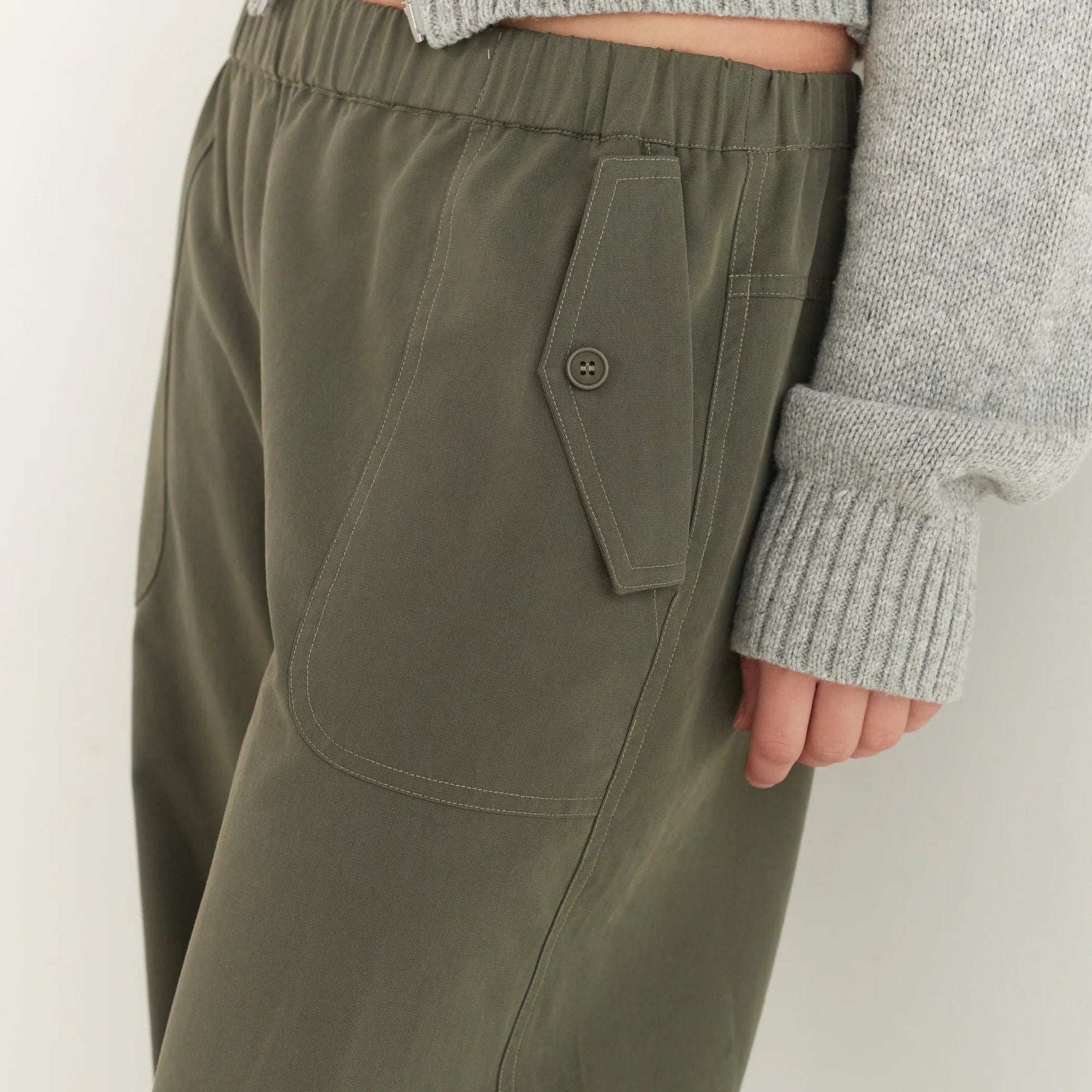 JUNI WOMENS ADELLE PANT (REGULAR): OLIVE