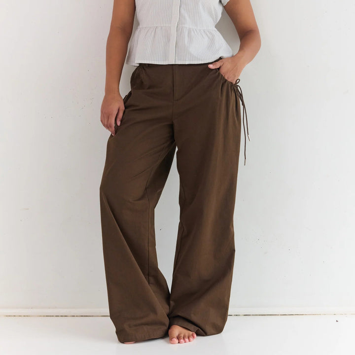 JUNI WOMENS MACIE PANT: COCOA