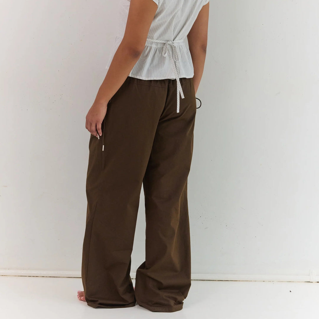 JUNI WOMENS MACIE PANT: COCOA