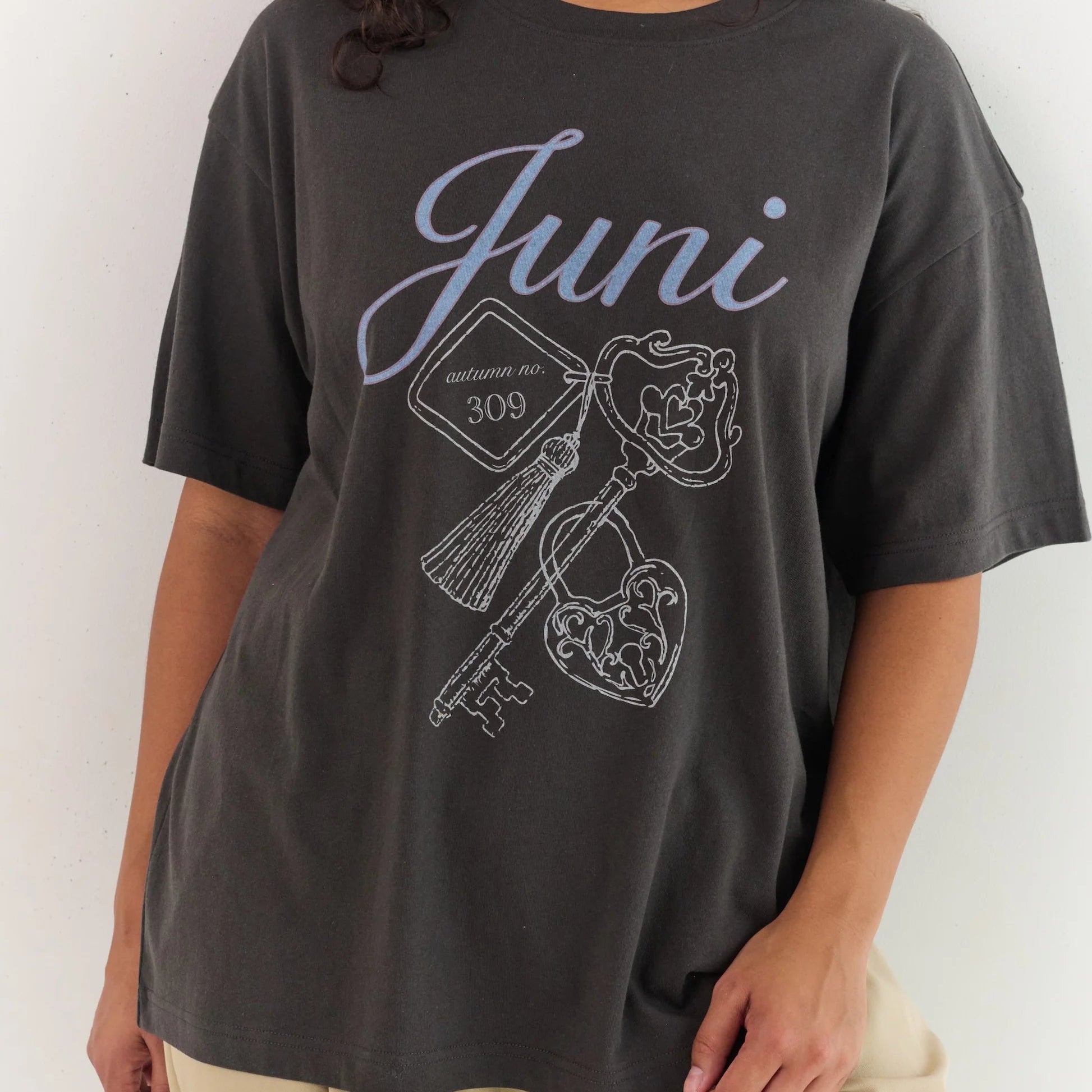 JUNI WOMENS LOCK TEE: WASHED BLACK