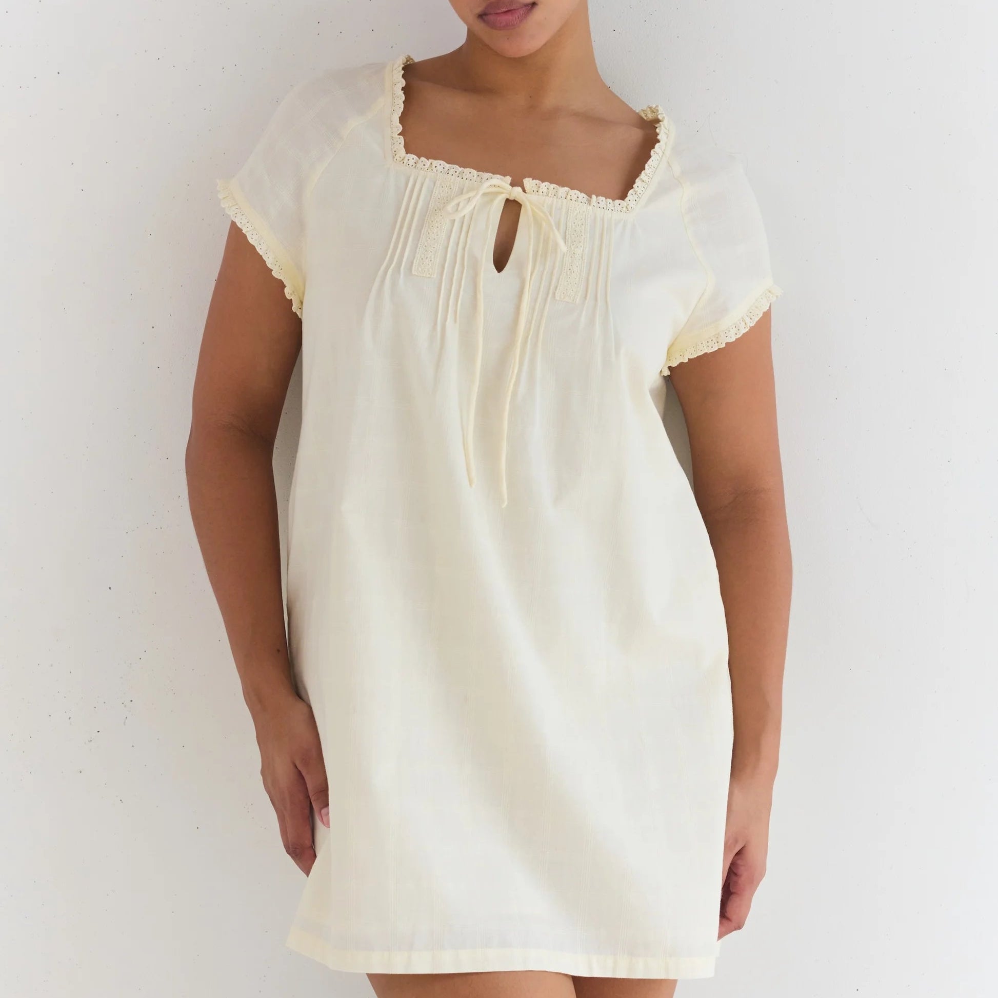 JUNI WOMENS AMELIA MINI DRESS: BUTTERCREAM