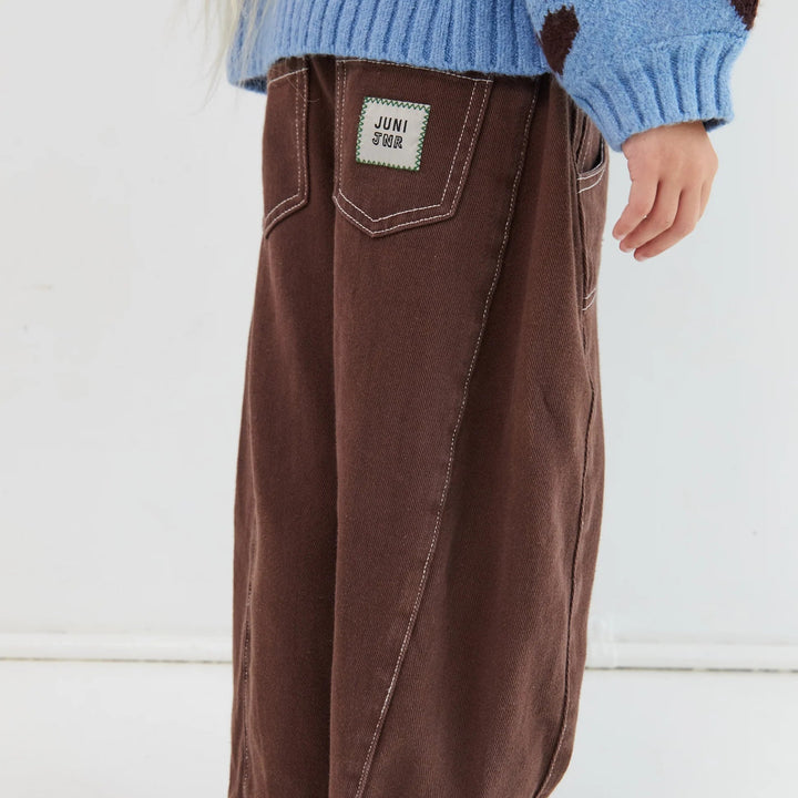 JUNI JNR DYLAN BARREL LEG JEAN: COCOA