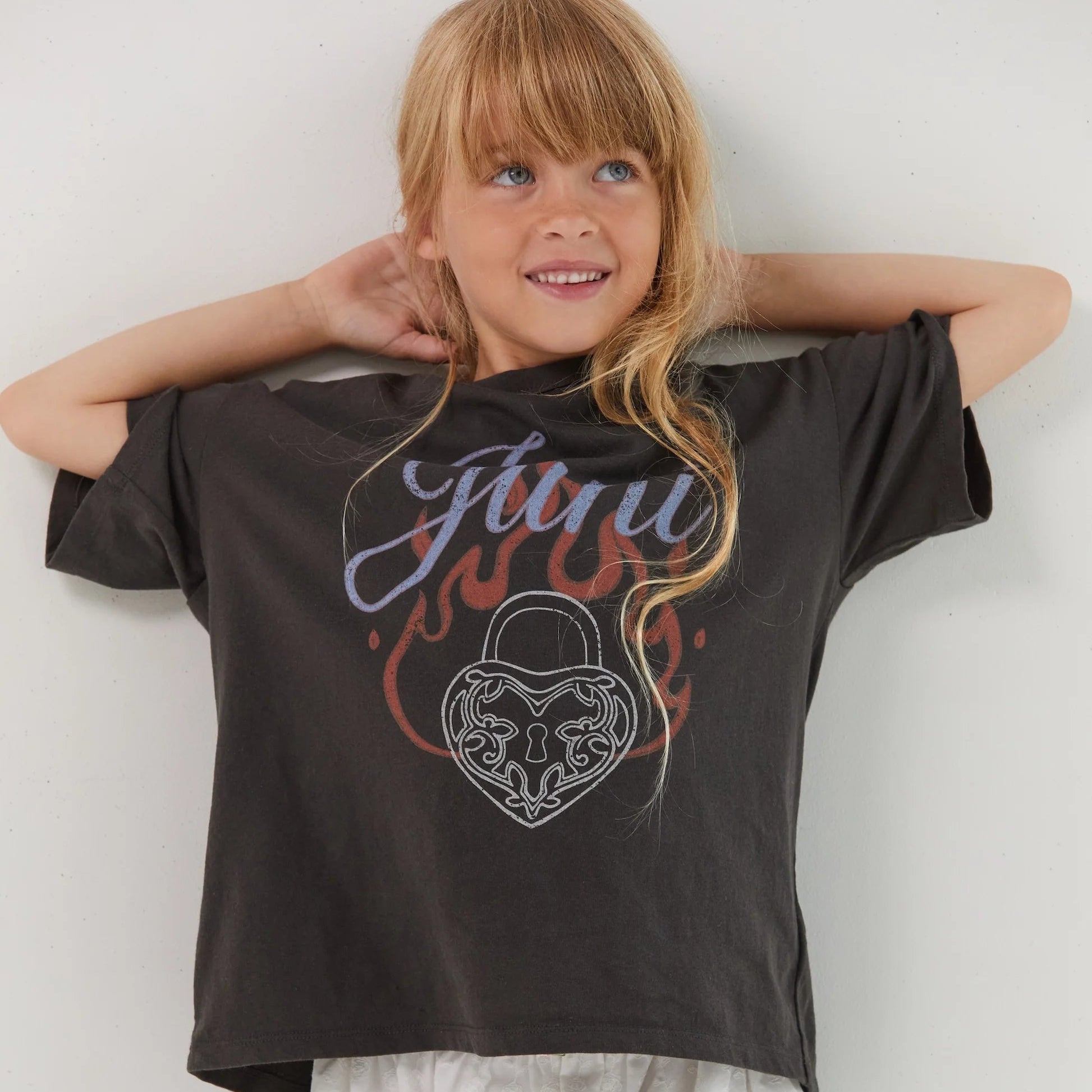 JUNI JNR HEARTS OF FIRE TEE: WASHED BLACK