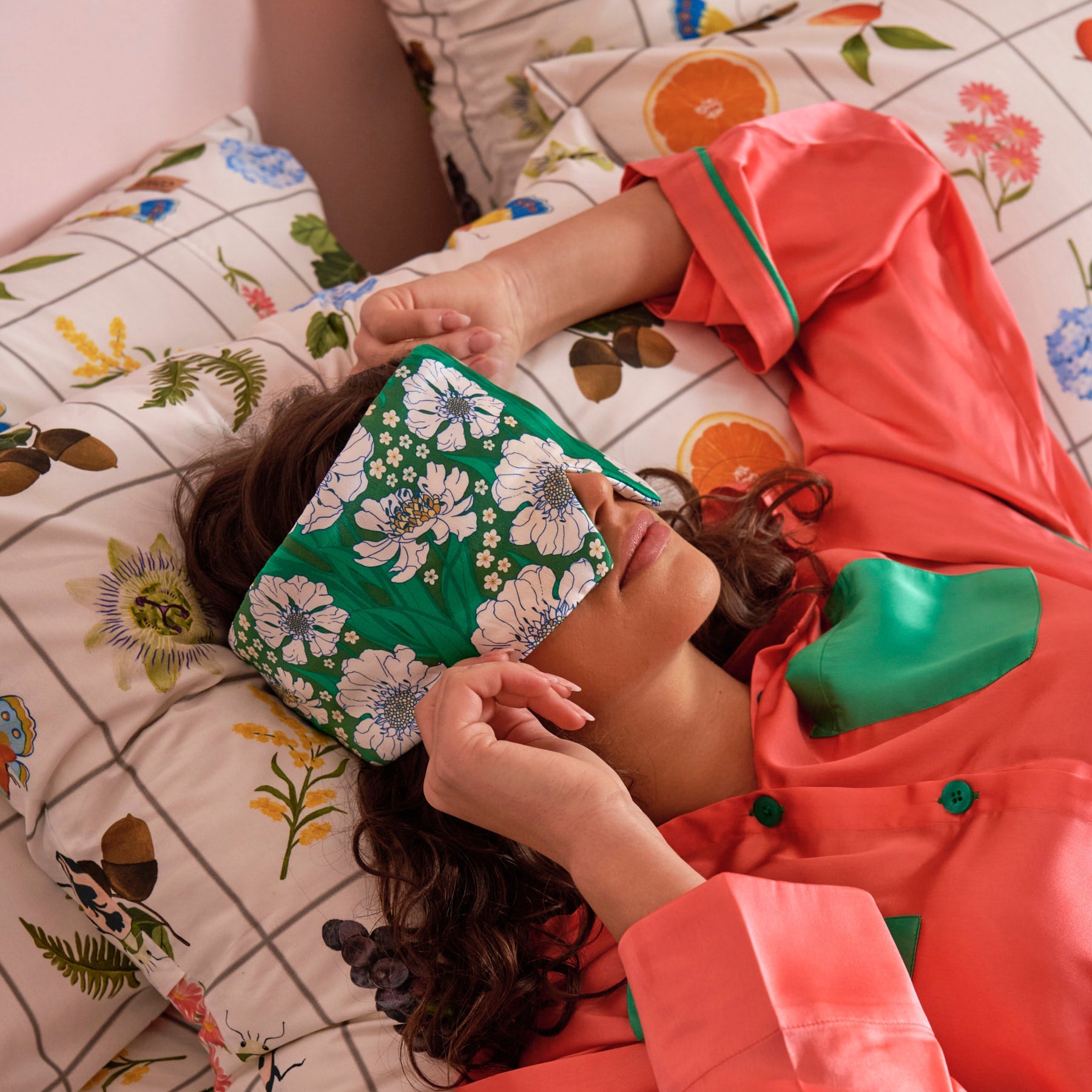 KIP & CO BLOCK OUT EYE MASK: TUMBLING FLOWERS