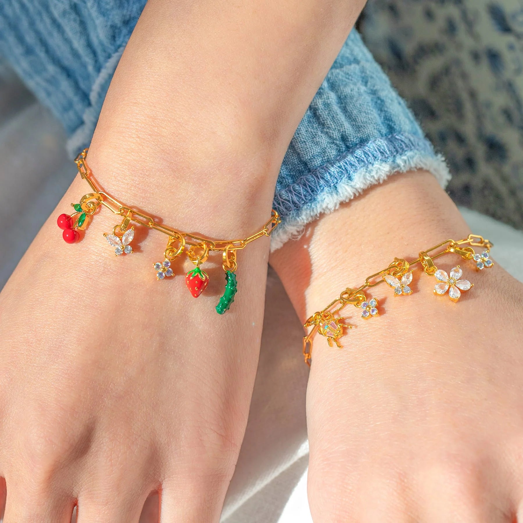 GIRLS CREW IN A PICKLE CHARM: GOLD