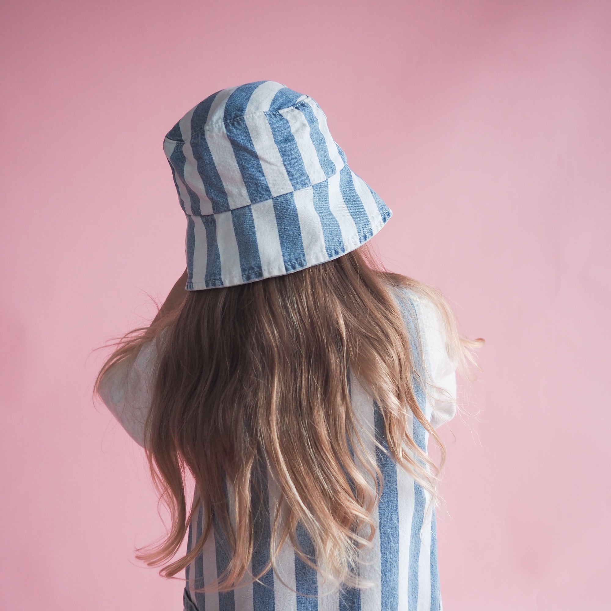 GROWN DENIM STRIPE BUCKET HAT