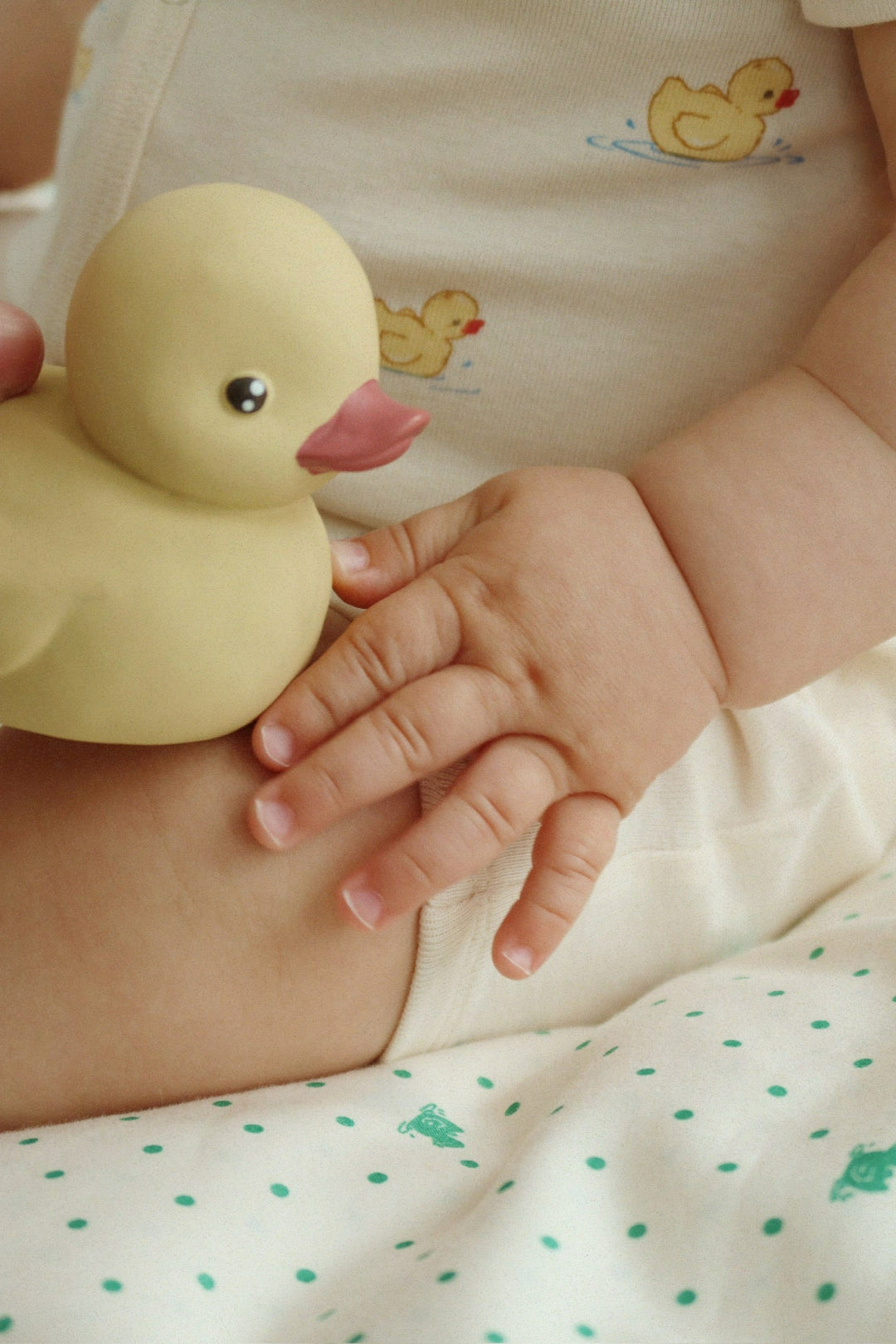 Konges Sløjd Duck Bath Toy Straw lifestyle