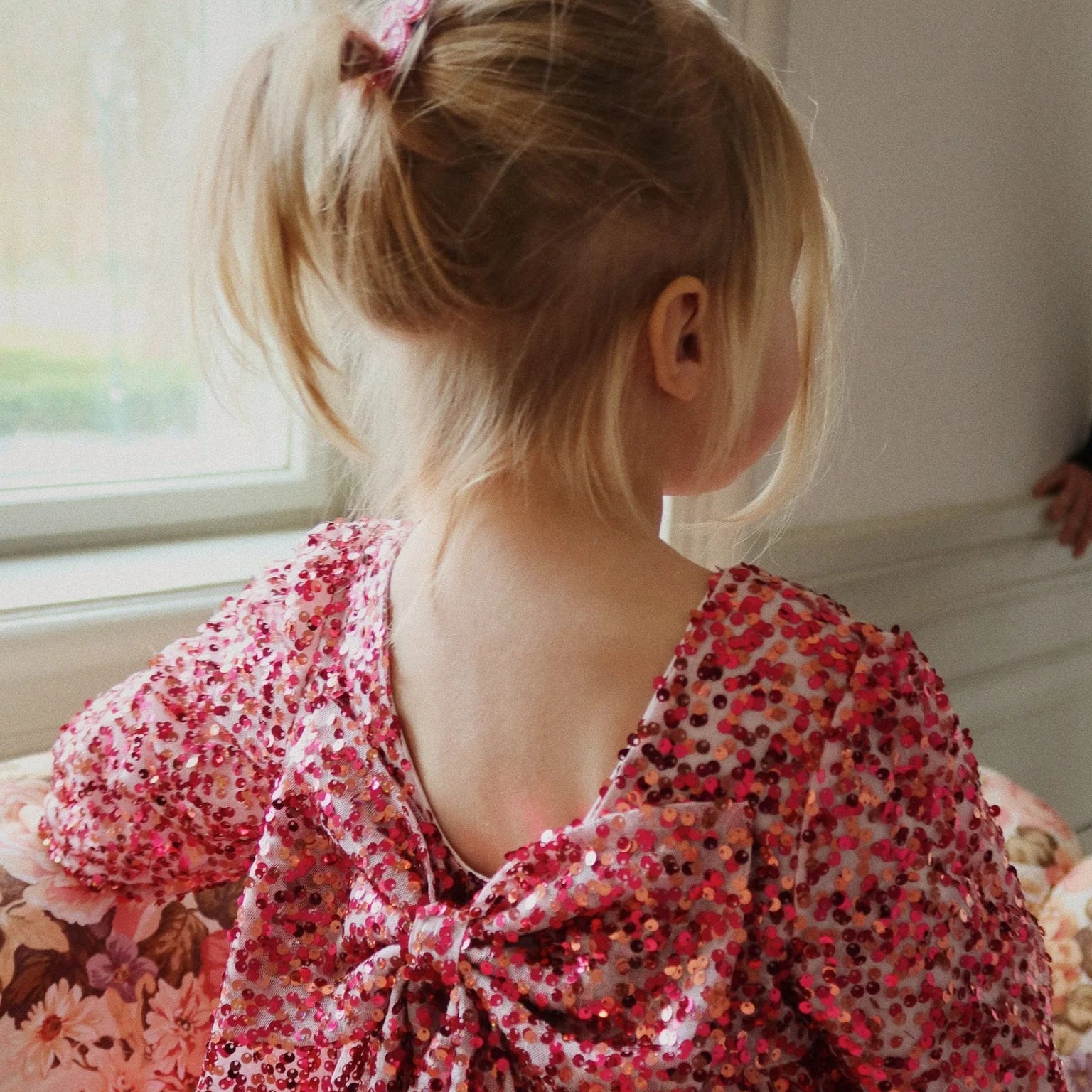 KONGES SLOJD LILA SEQUINS BOW DRESS: SPARKLING SANGRIA