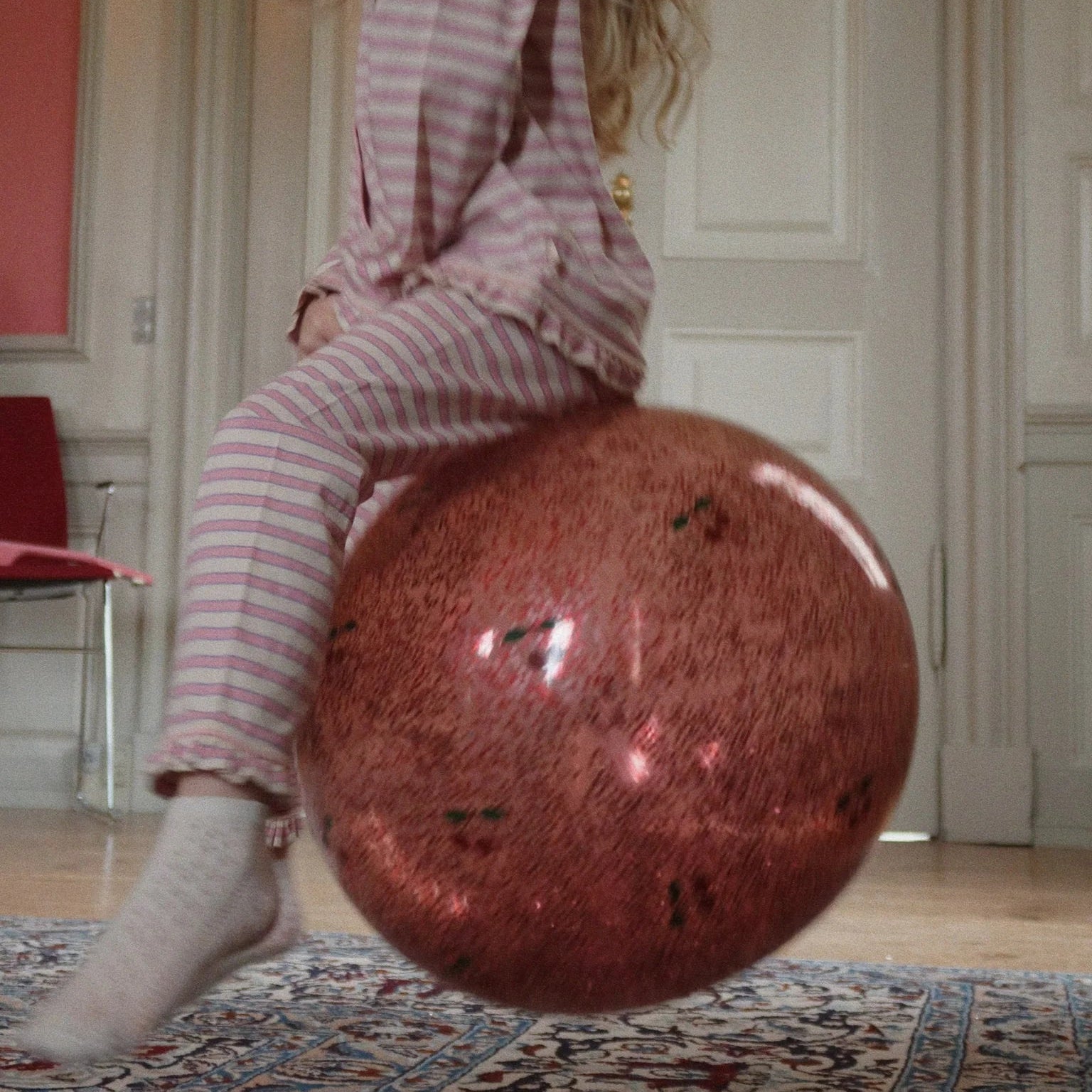 KONGES SLOJD GLITTER JUMP BALL: CHERRY