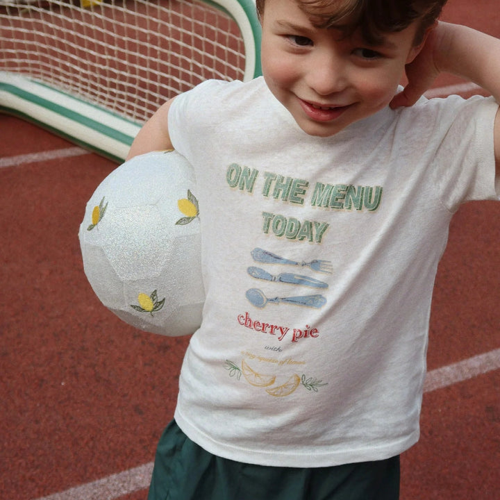 KONGES SLOJD ERA TEE: OFF WHITE / ON THE MENU