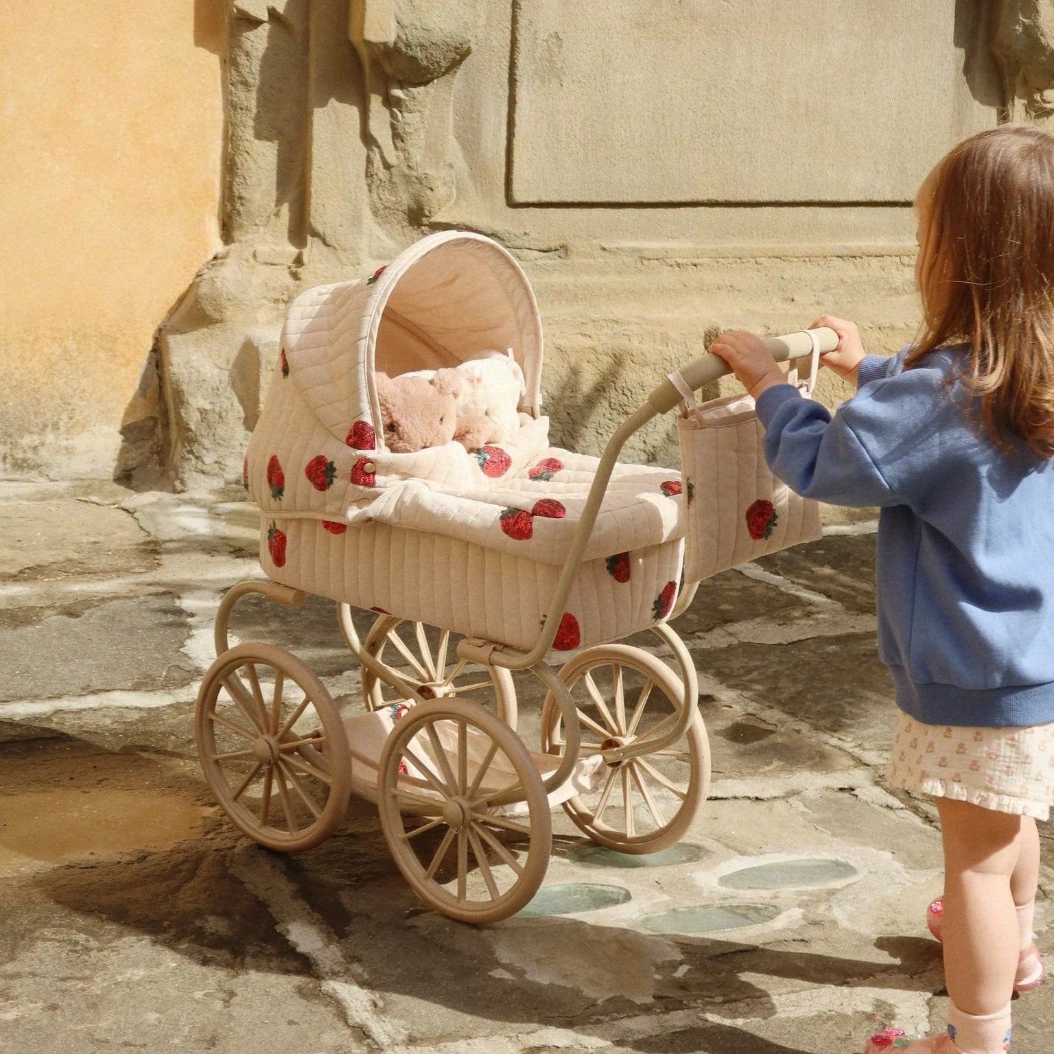 KONGES SLOJD MINNIE TULLE DOLL PRAM: STRAWBERRY