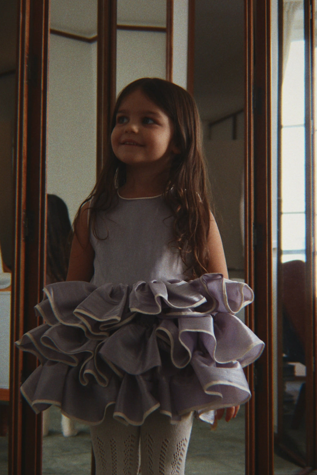 KONGES SLOJD FIA FRILL DRESS GRS: SLEET