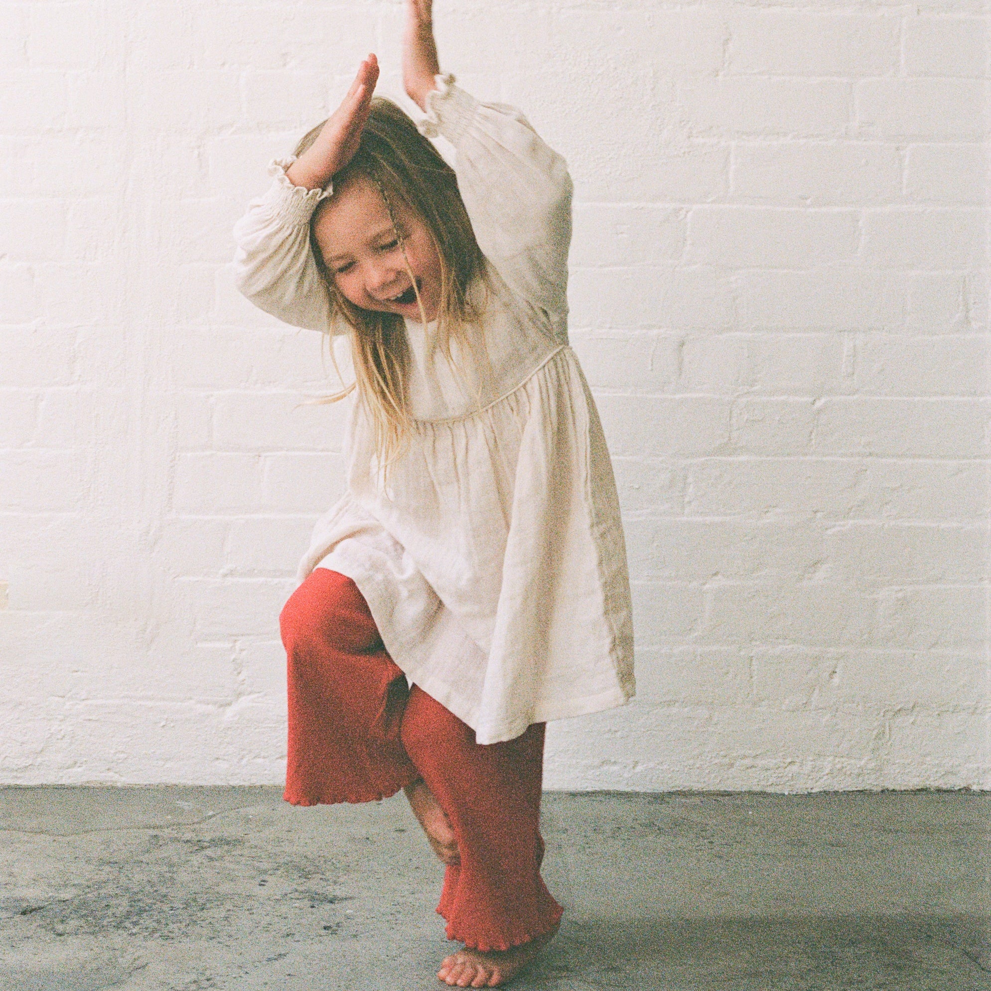 ILLOURA THE LABEL ESSENTIAL KNIT PANTS: CHILLI