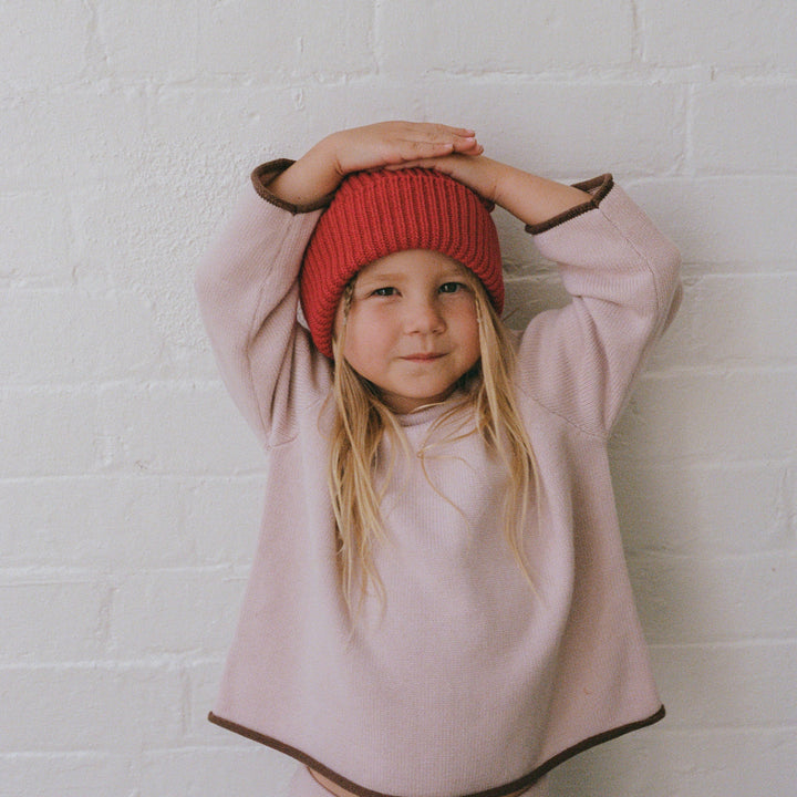ILLOURA THE LABEL KNIT BEANIE: CHILLI