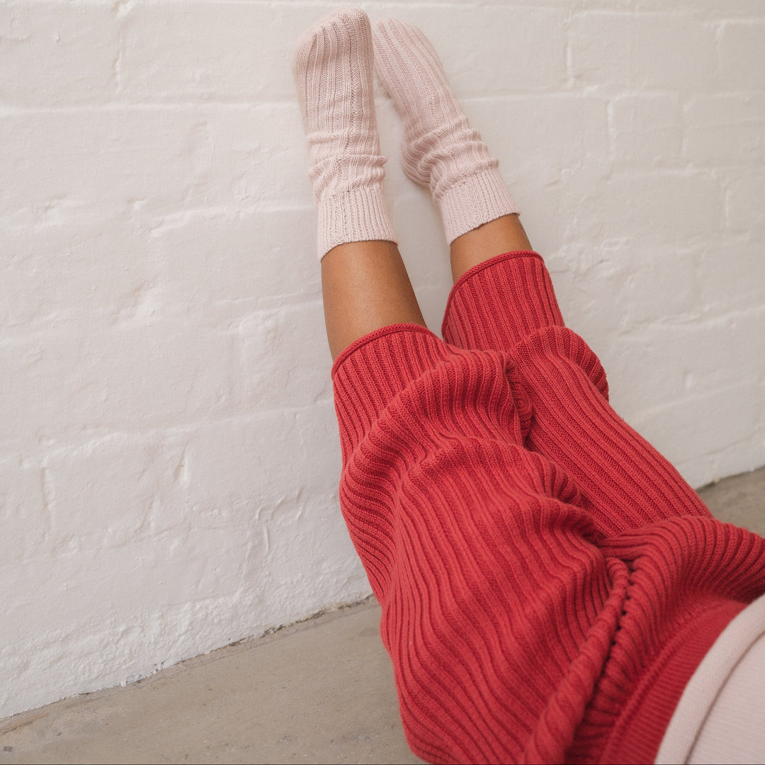 ILLOURA THE LABEL ESSENTIAL KNIT PANTS: CHILLI