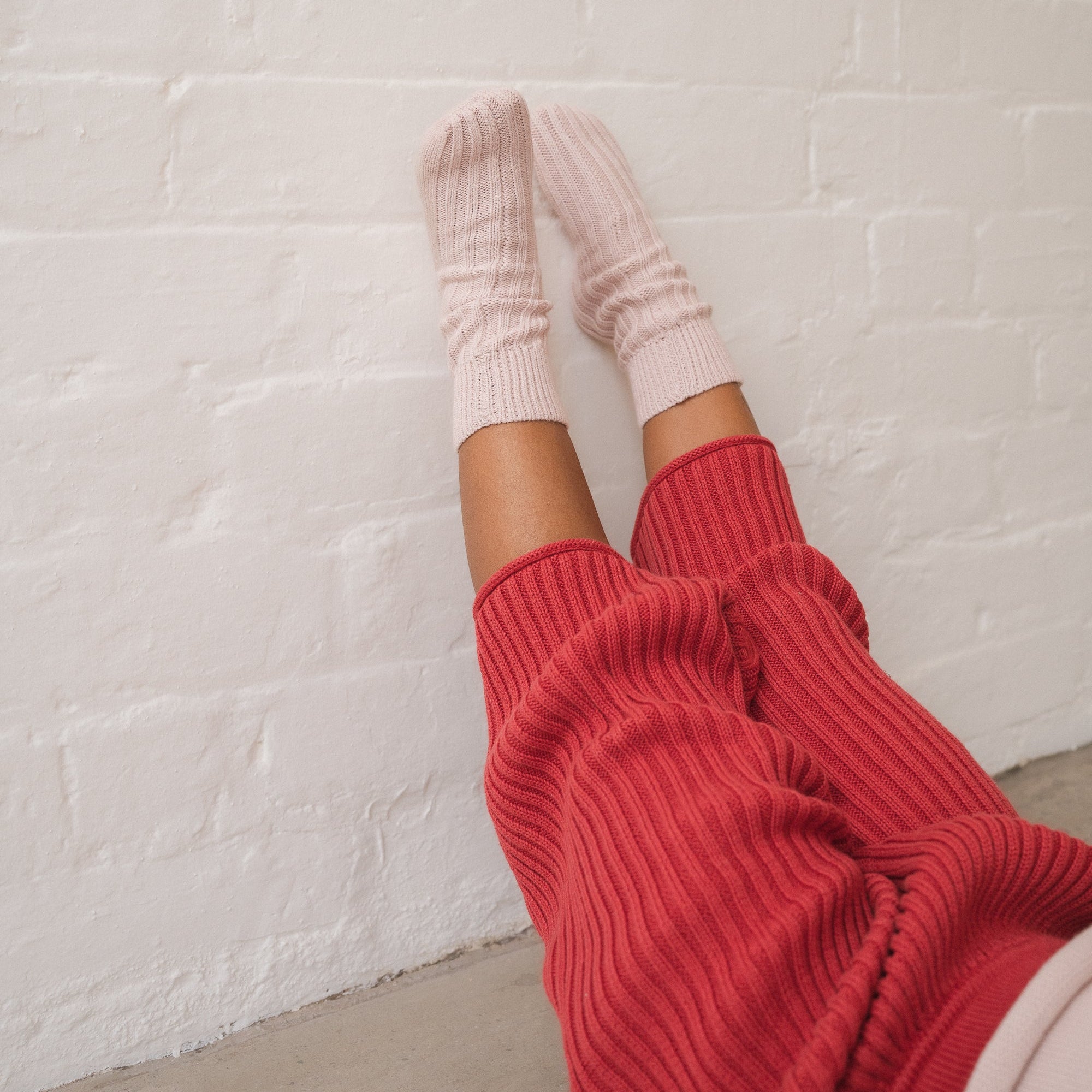 ILLOURA THE LABEL KNIT SOCKS: DUSTY PINK