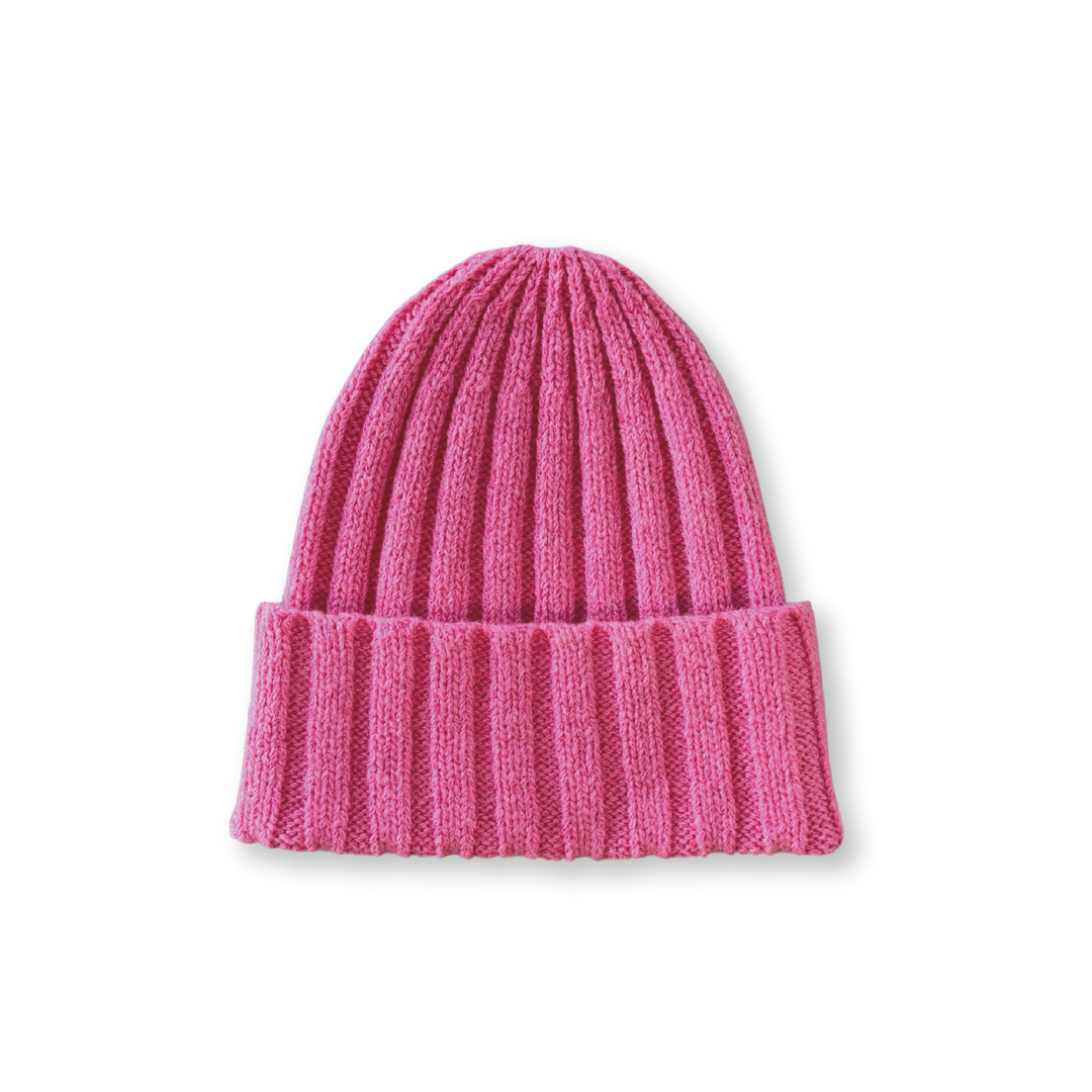 GROWN MERINO BLEND RIB KNIT BEANIE: RASPBERRY