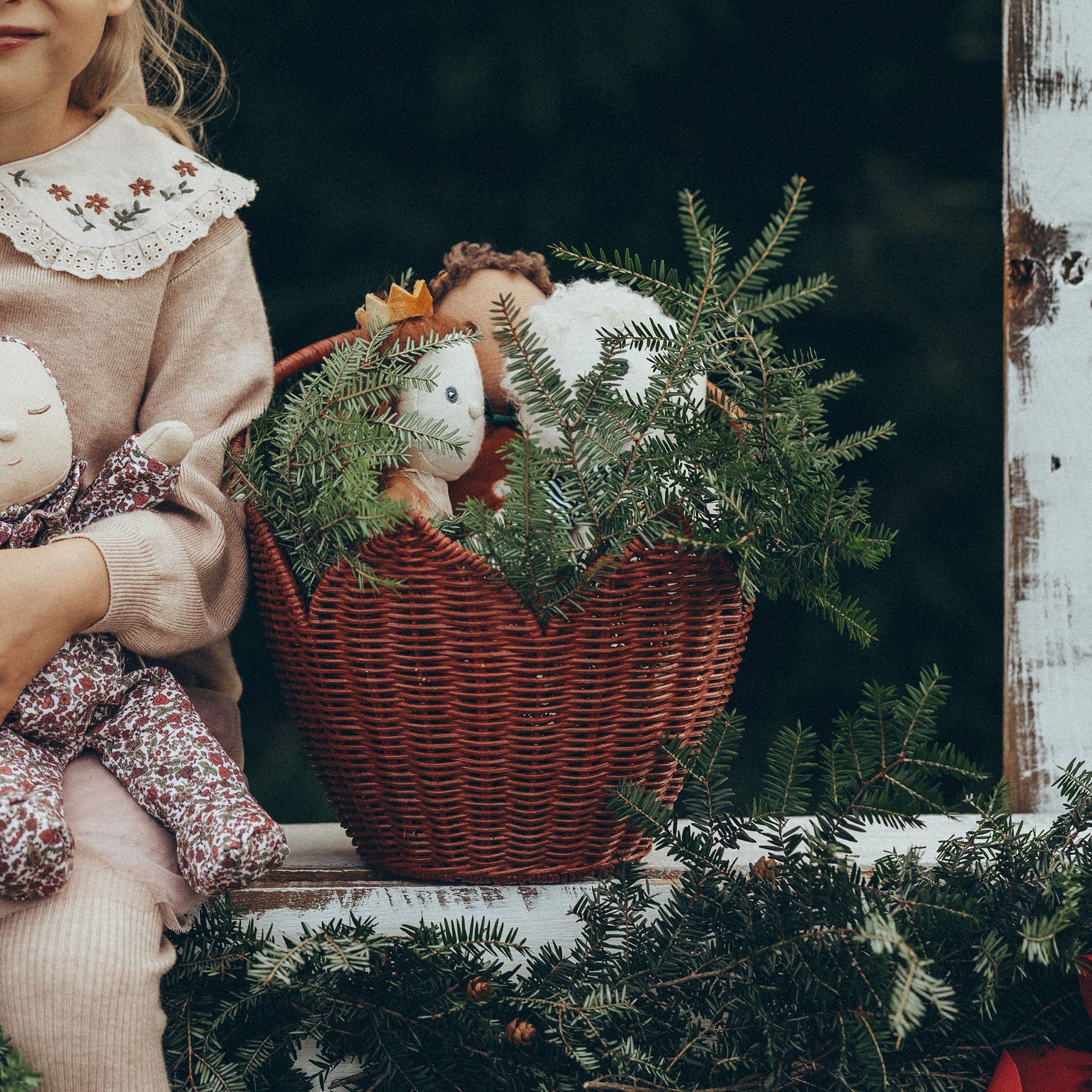 OLLI ELLA POINSETTIA CARRY BASKET: RED