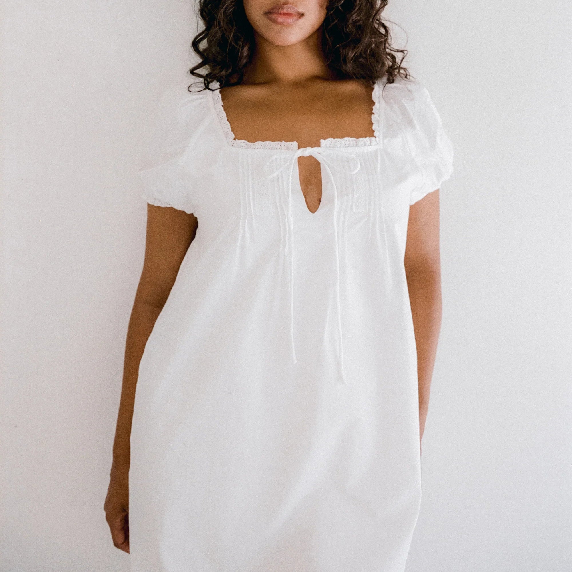 JUNI WOMENS SCOUT MINI DRESS: BLANC