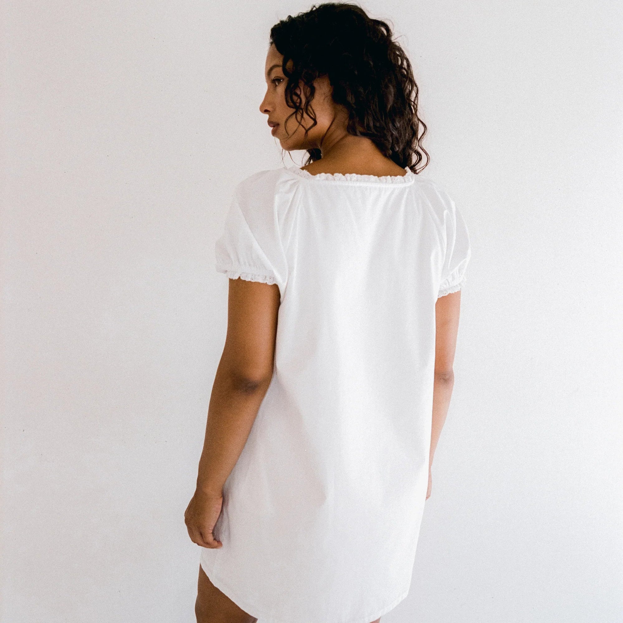 JUNI WOMENS SCOUT MINI DRESS: BLANC