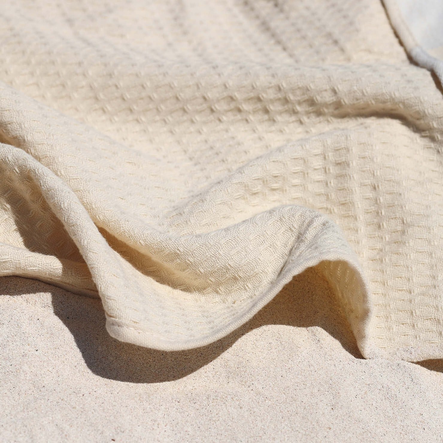 LAY DAY ROVER TOWEL: SAND