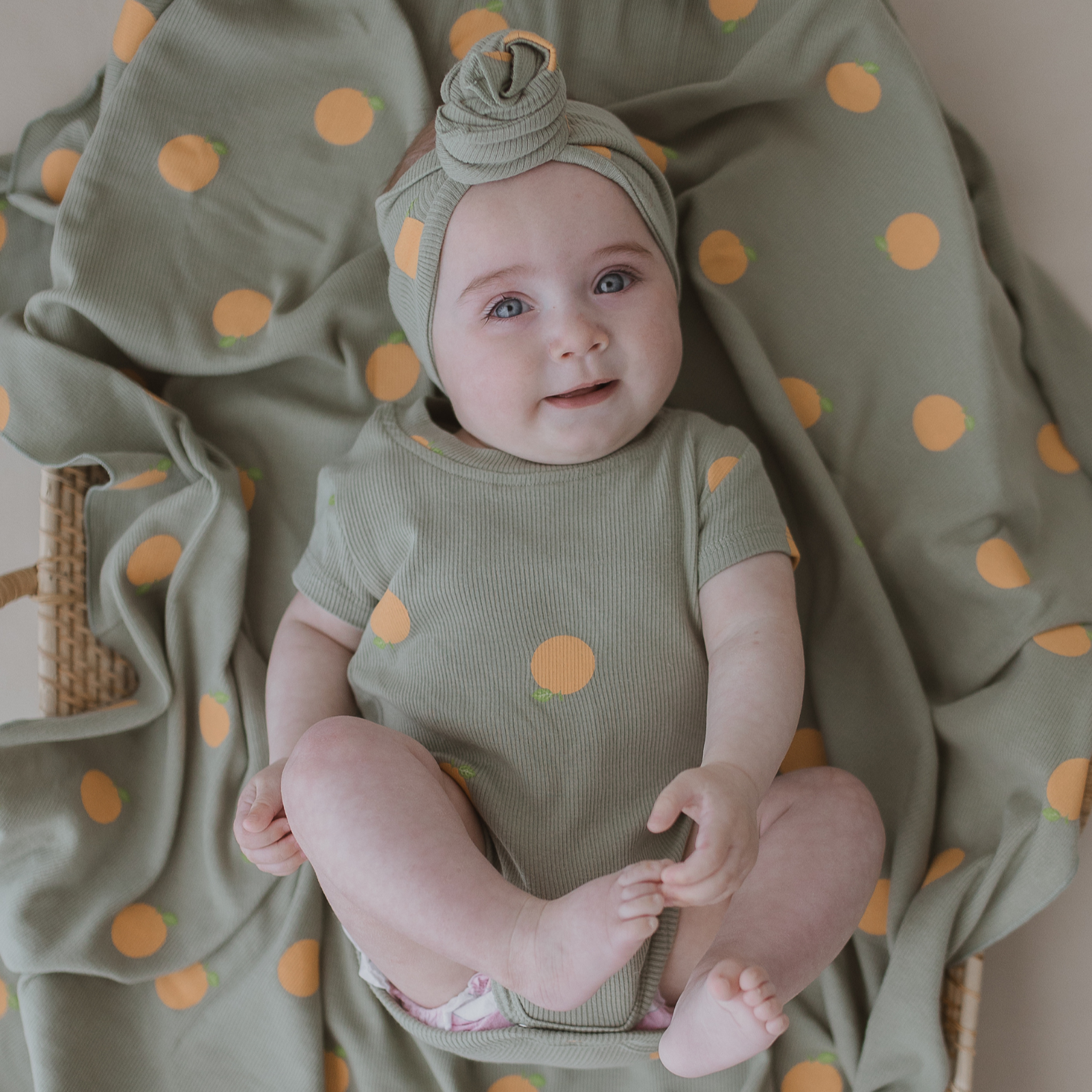 SUSUKOSHI SWADDLE BLANKET: ORANGES