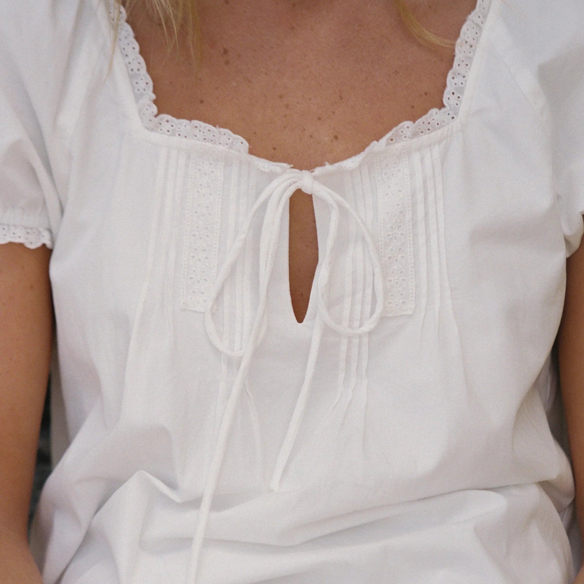 JUNI WOMENS SCOUT MINI DRESS: BLANC