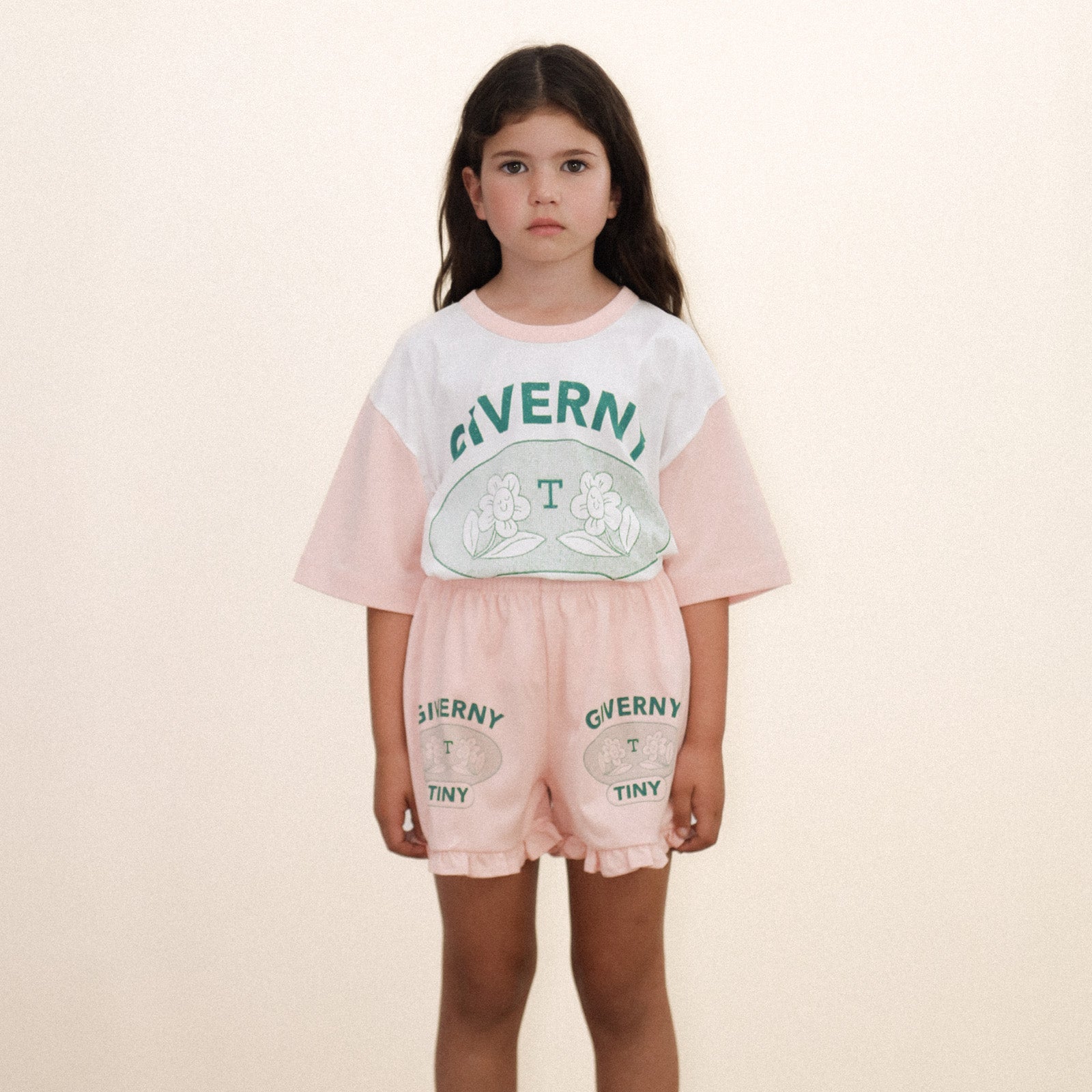 TINY COTTONS GIVERNY GRAPHIC SMOCKED SHORTS: WILD ROSE