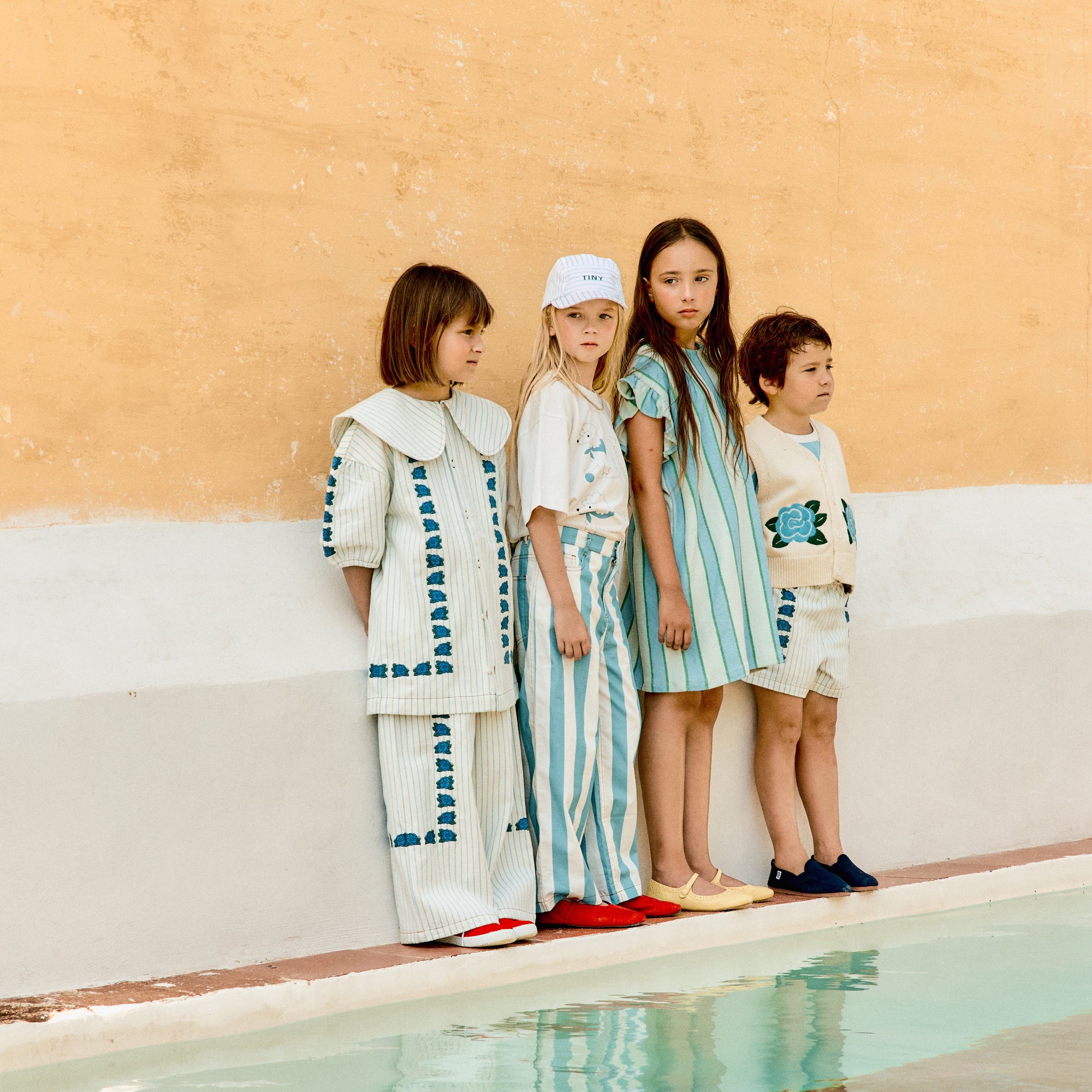 TINY COTTONS FLOWERS KNITTED VEST: LIGHT CREAM