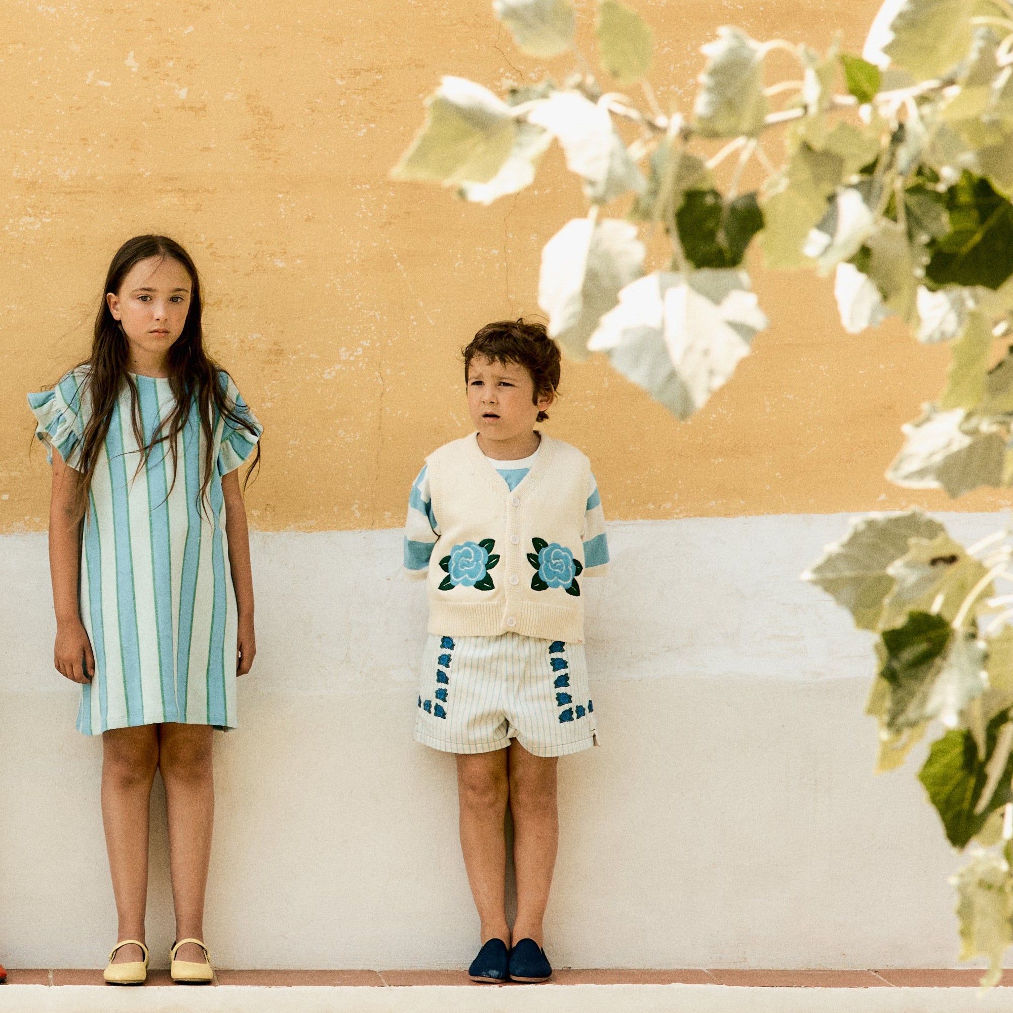 TINY COTTONS FLOWERS KNITTED VEST: LIGHT CREAM