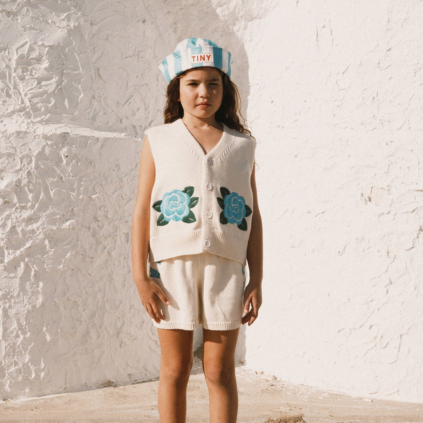 TINY COTTONS FLOWERS KNITTED VEST: LIGHT CREAM