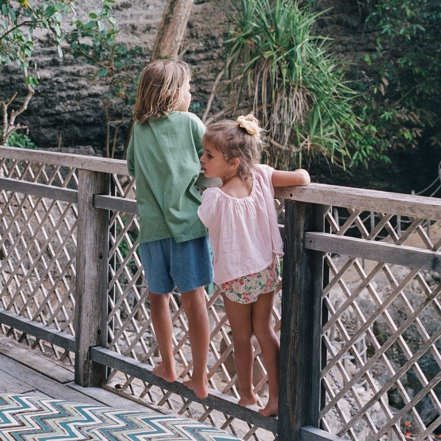 ILLOURA THE LABEL FREYA BLOUSE: PEONY