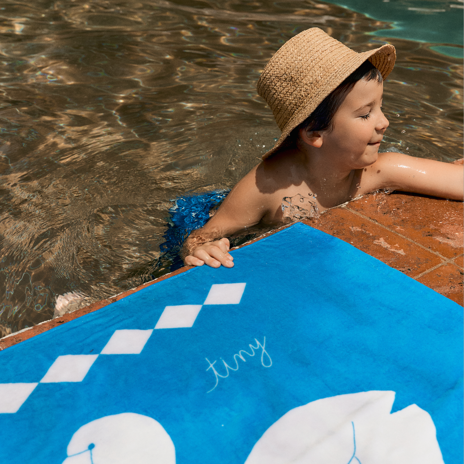 TINY COTTONS SWANS TOWEL: BLUE